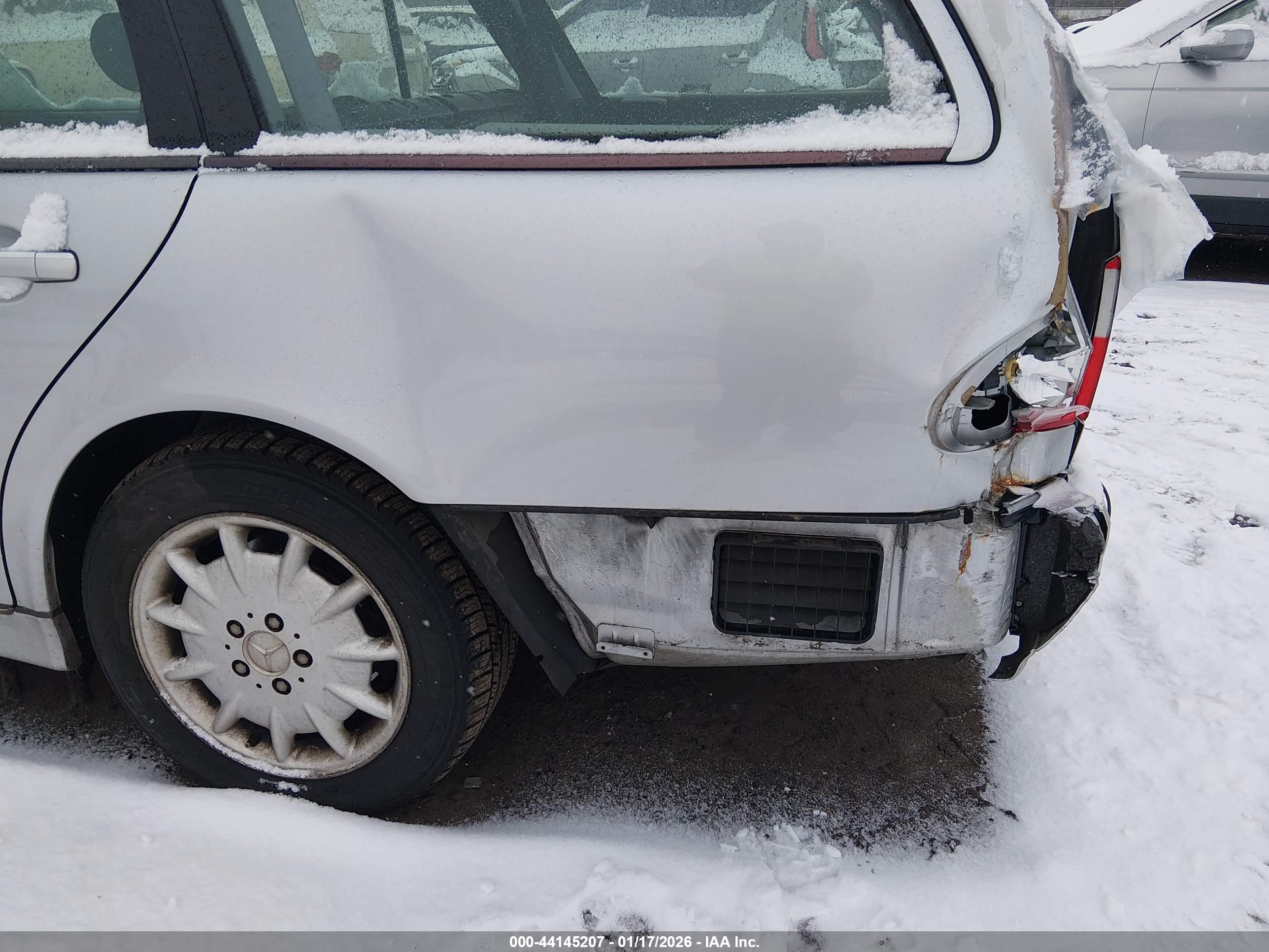 MERCEDES-BENZ E image 6
