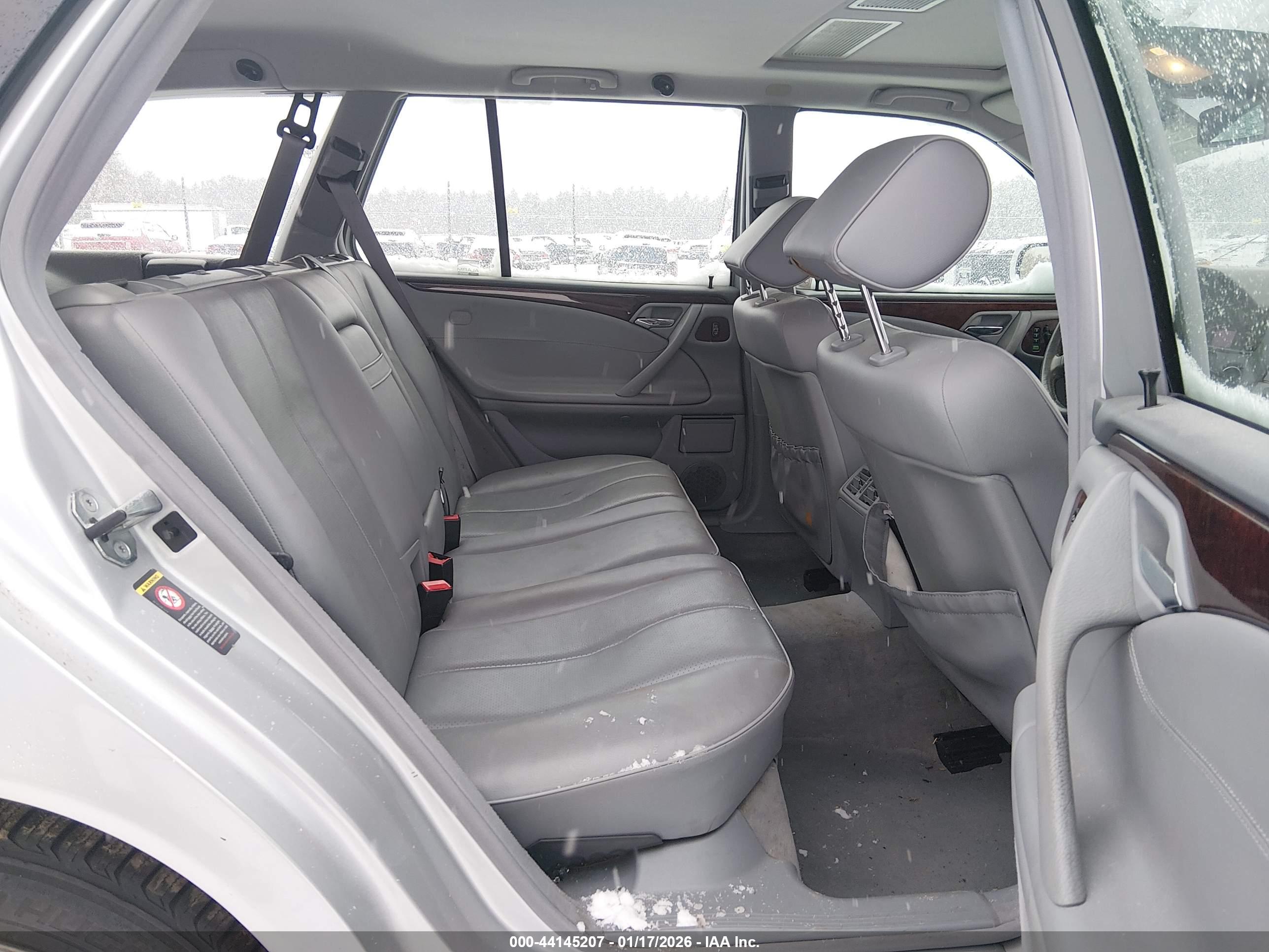 MERCEDES-BENZ E image 8