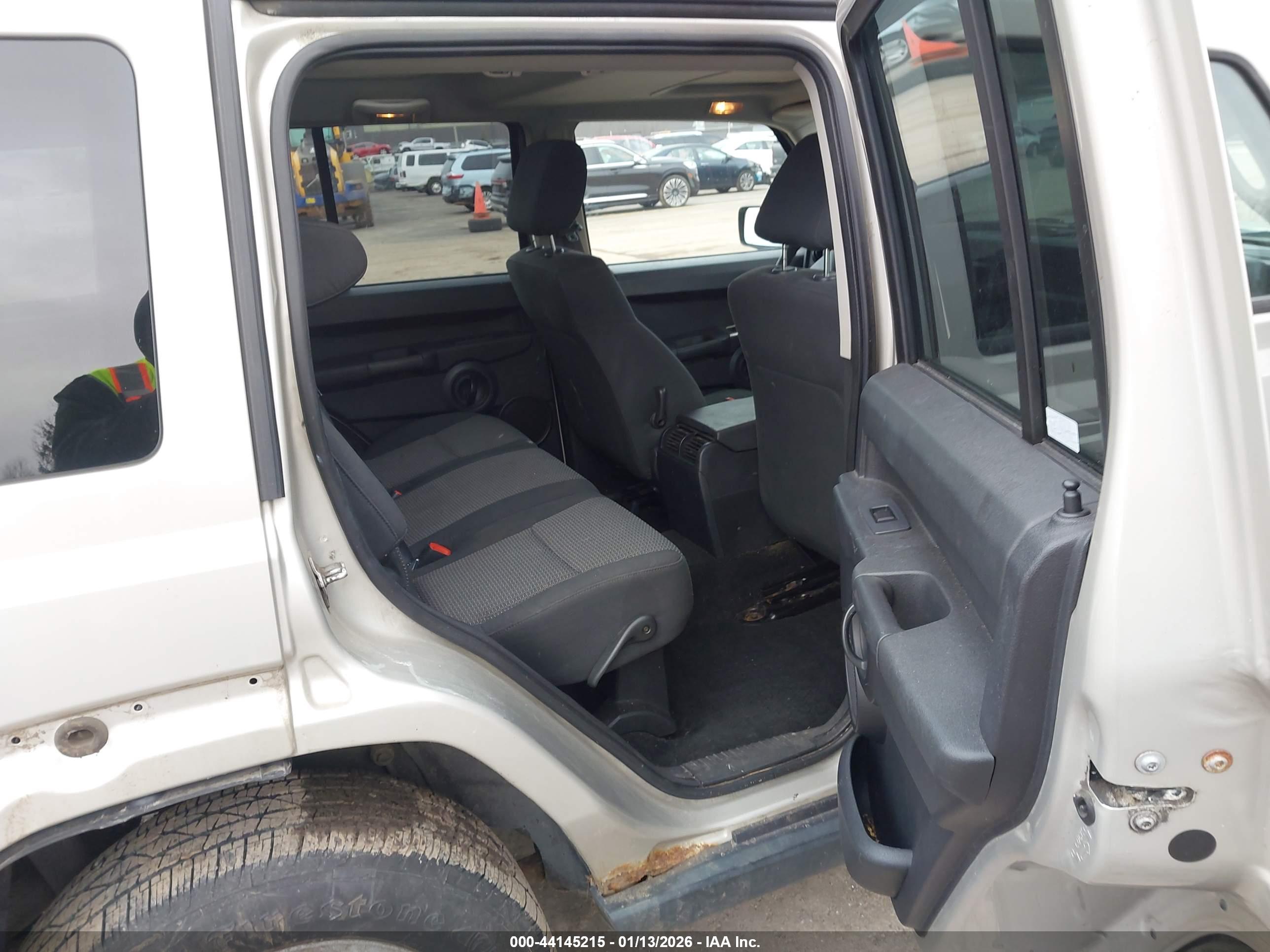 JEEP COMMANDER image 8