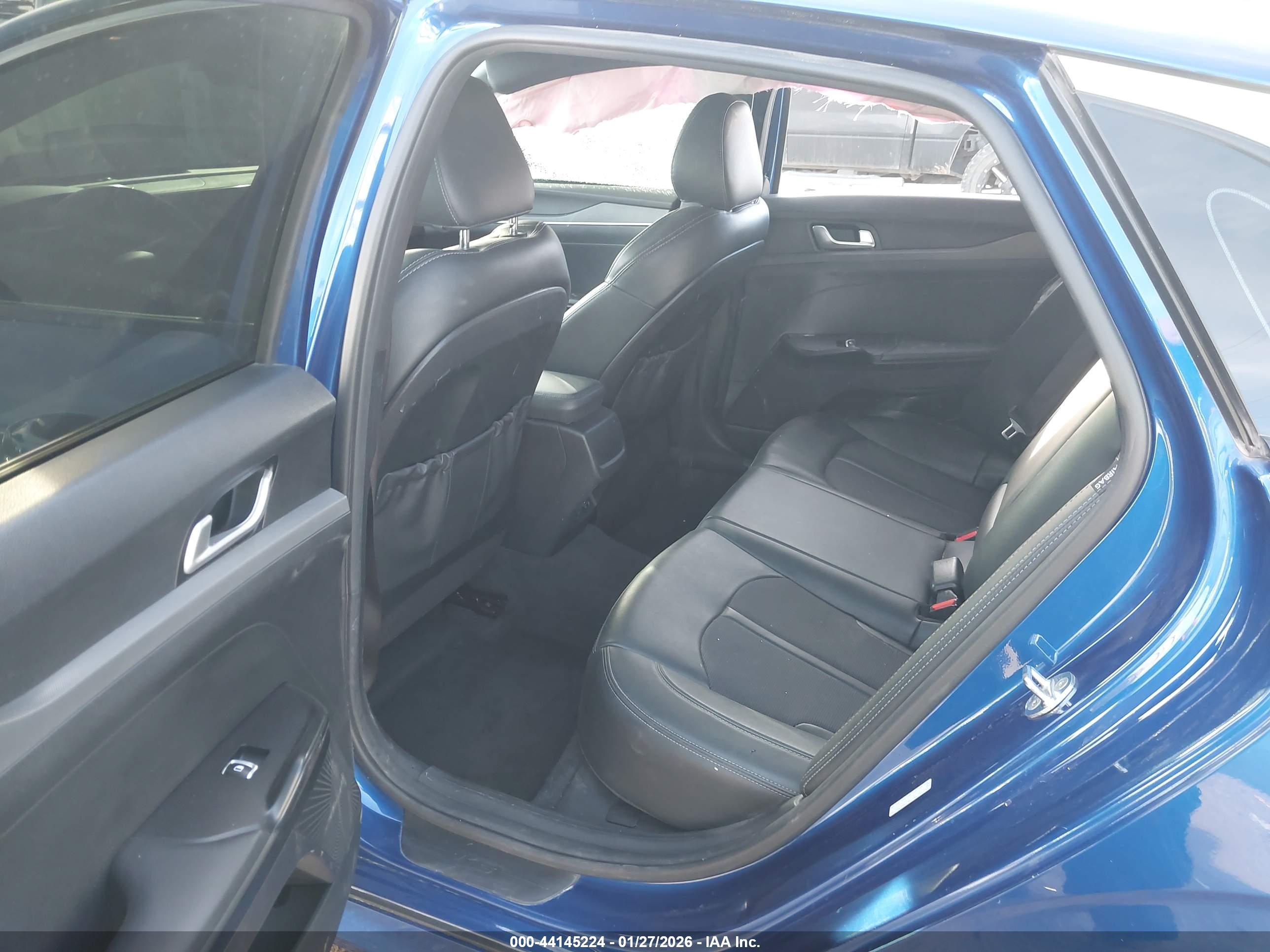 KIA K5 image 8
