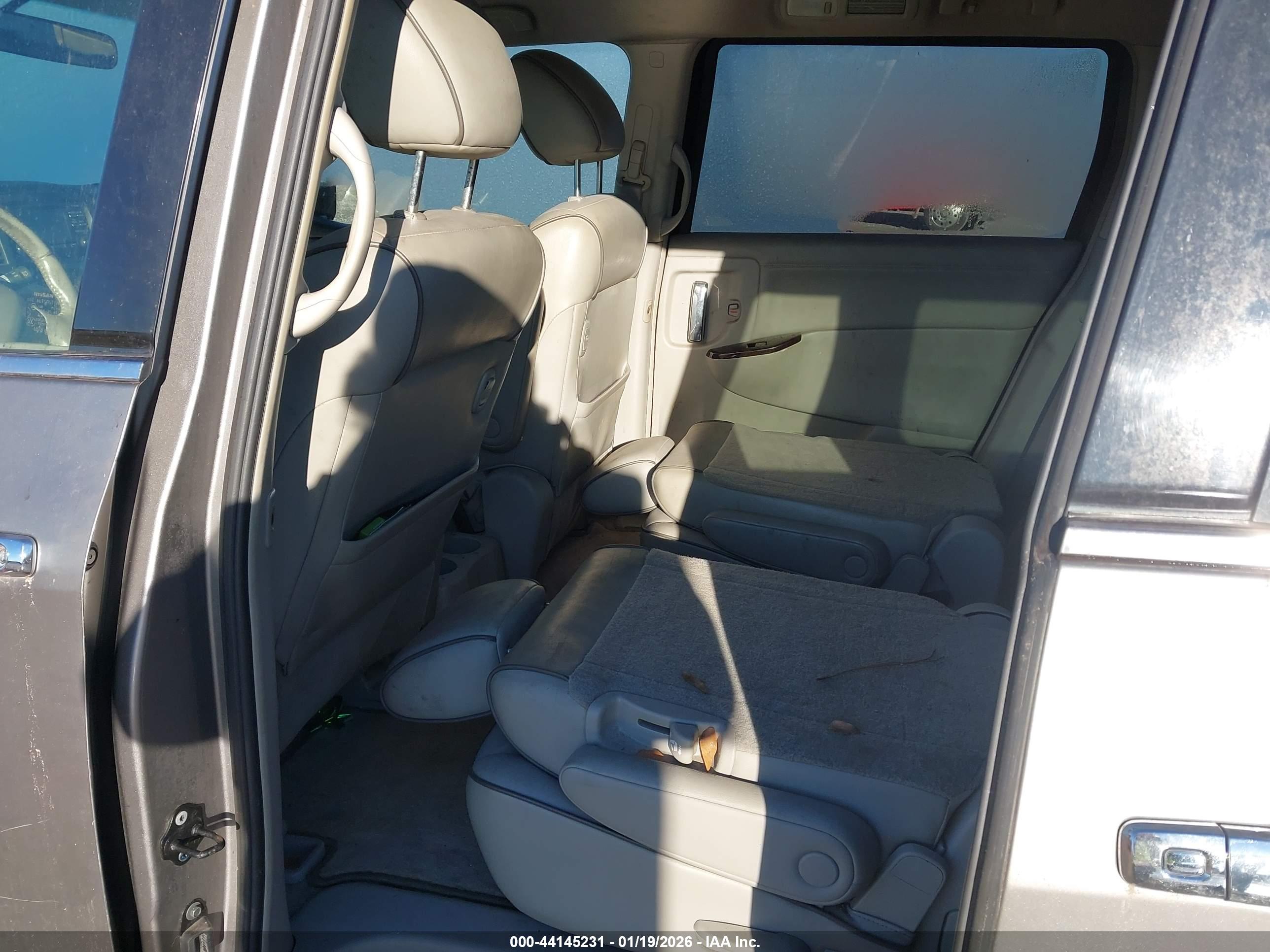 NISSAN QUEST image 8
