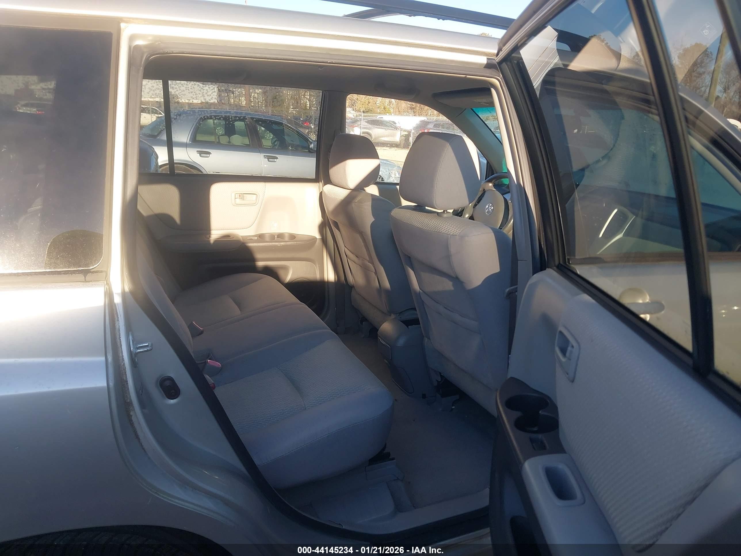 TOYOTA HIGHLANDER image 8