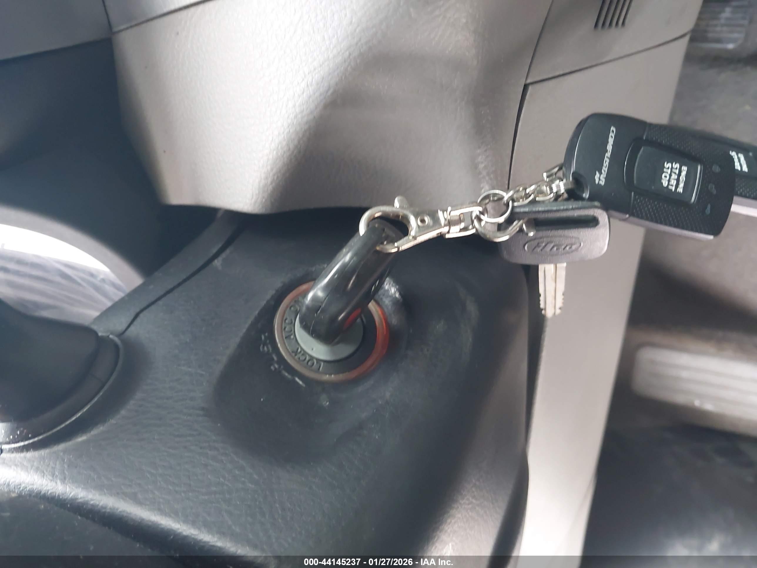 TOYOTA RAV4 image 11