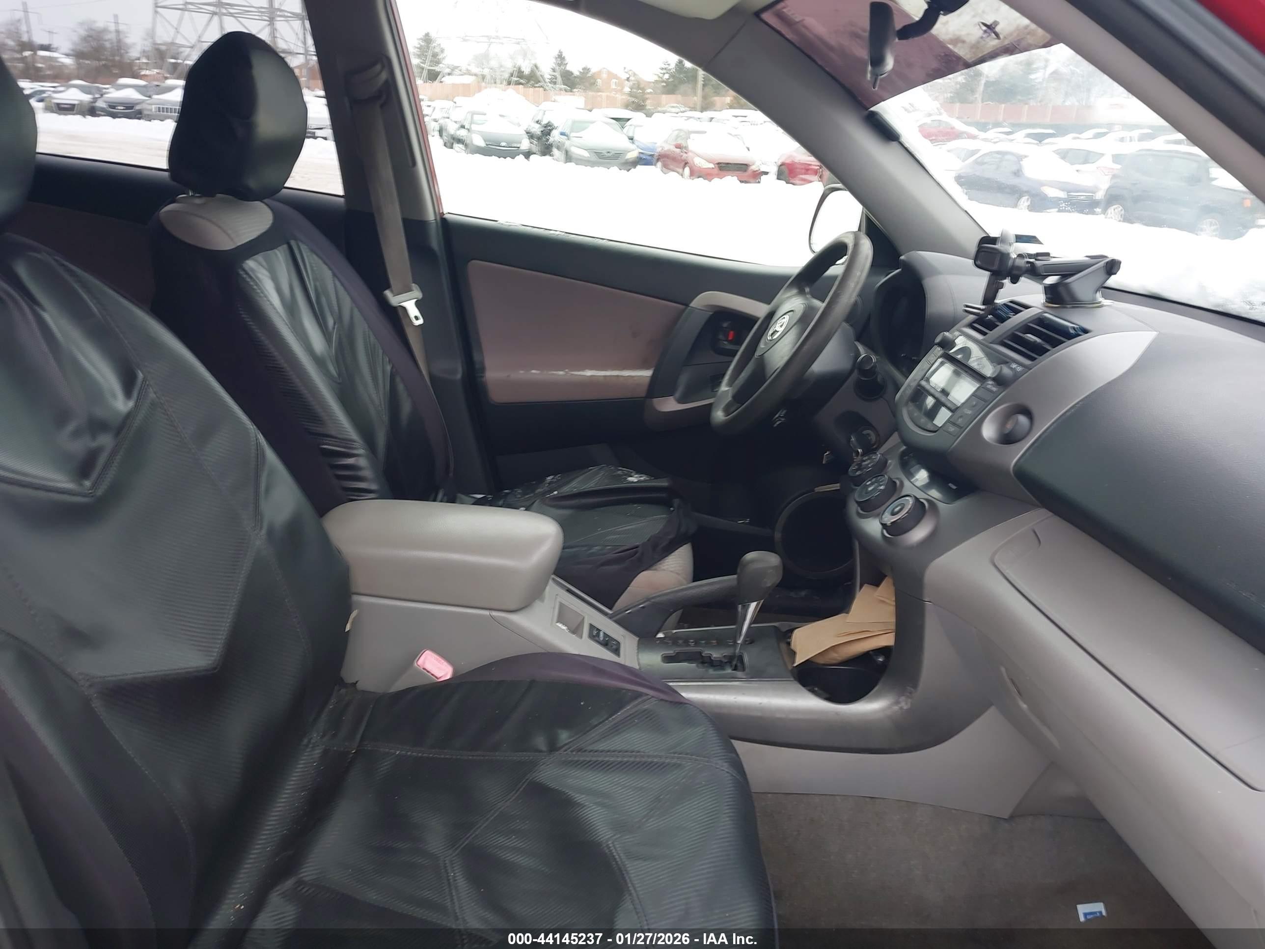 TOYOTA RAV4 image 5