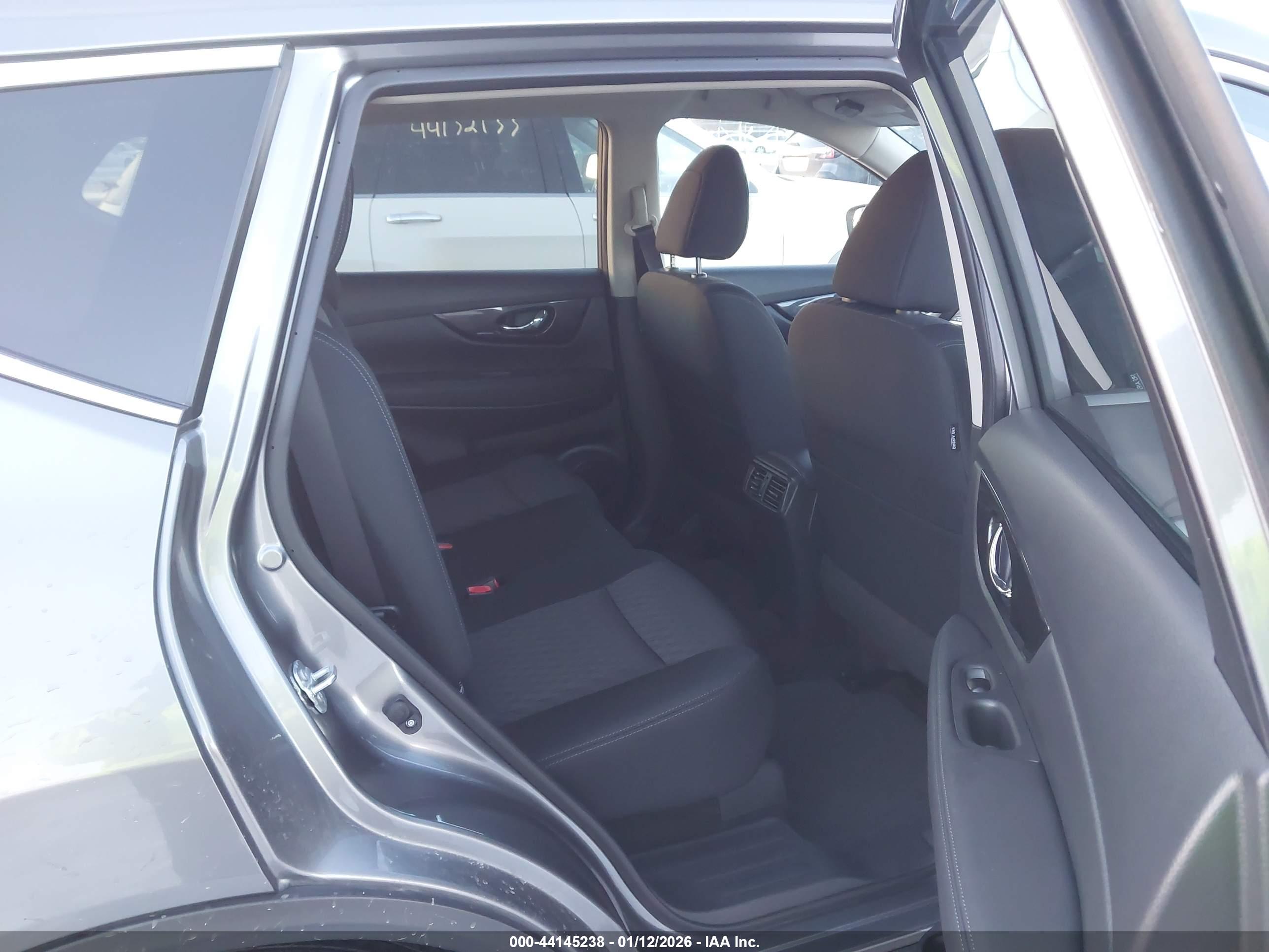 NISSAN ROGUE image 8