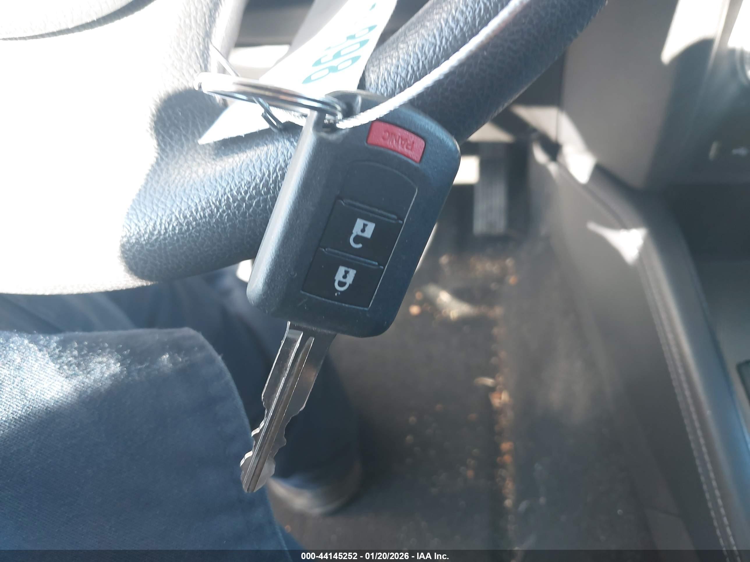 MITSUBISHI OUTLANDER image 11