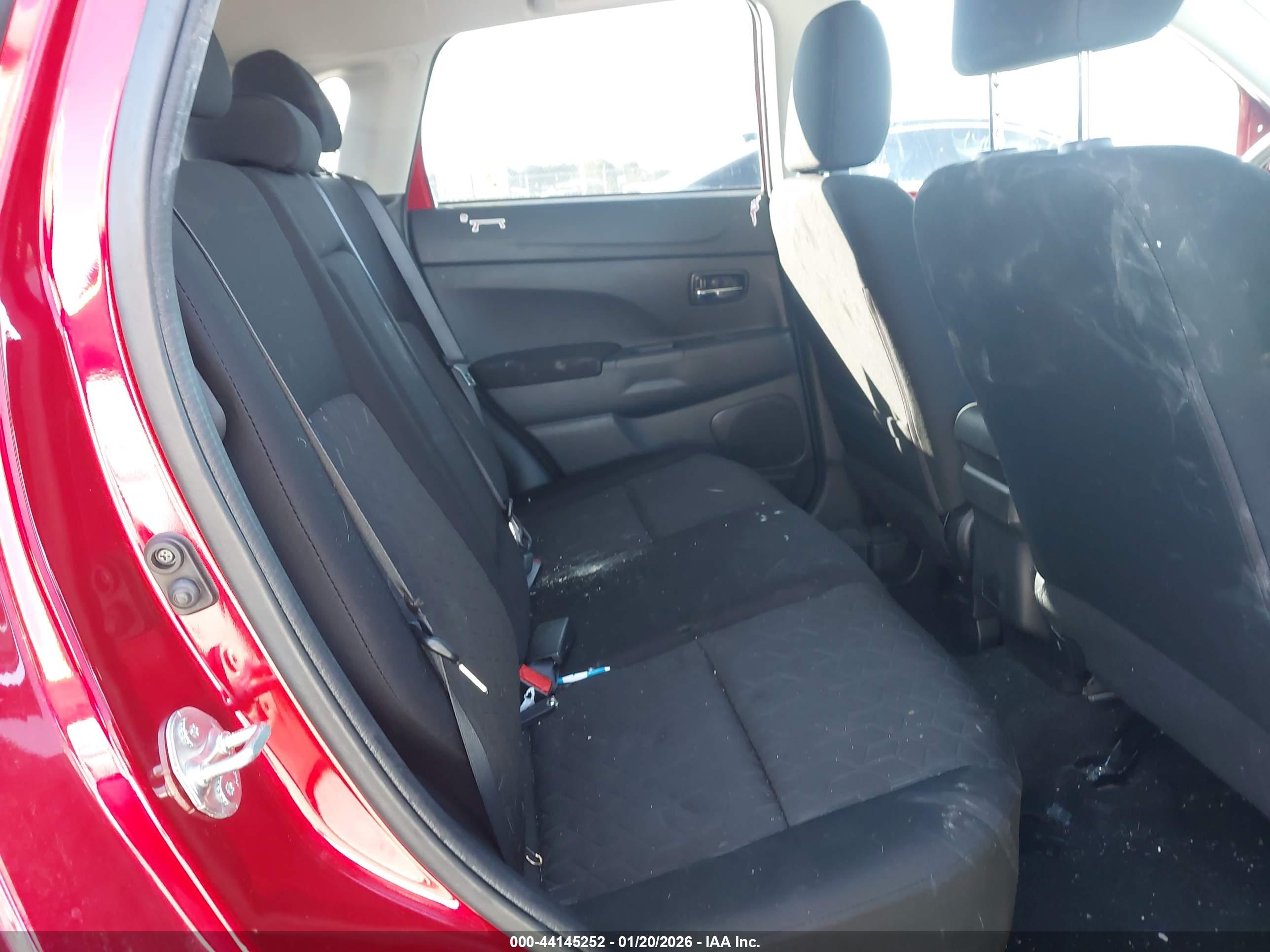 MITSUBISHI OUTLANDER image 8