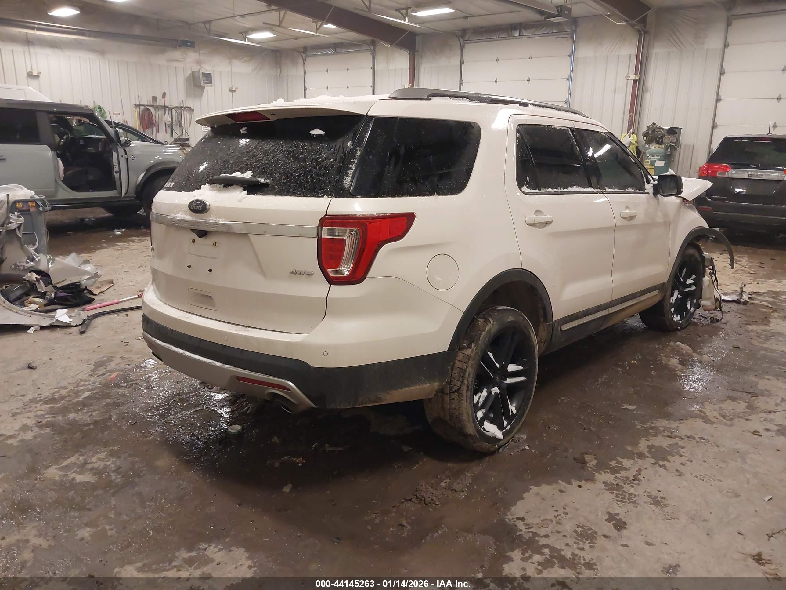 FORD EXPLORER image 4