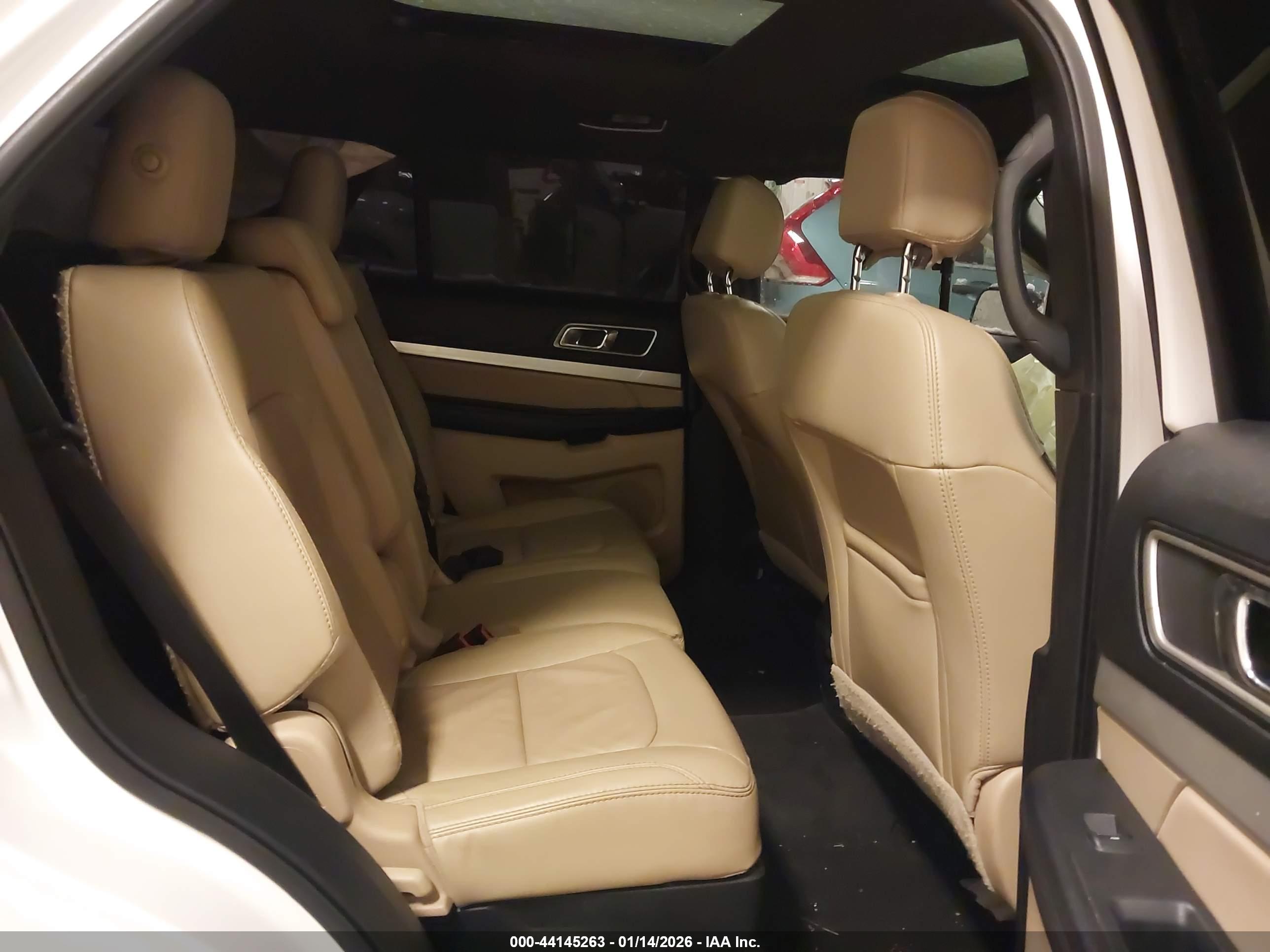 FORD EXPLORER image 8