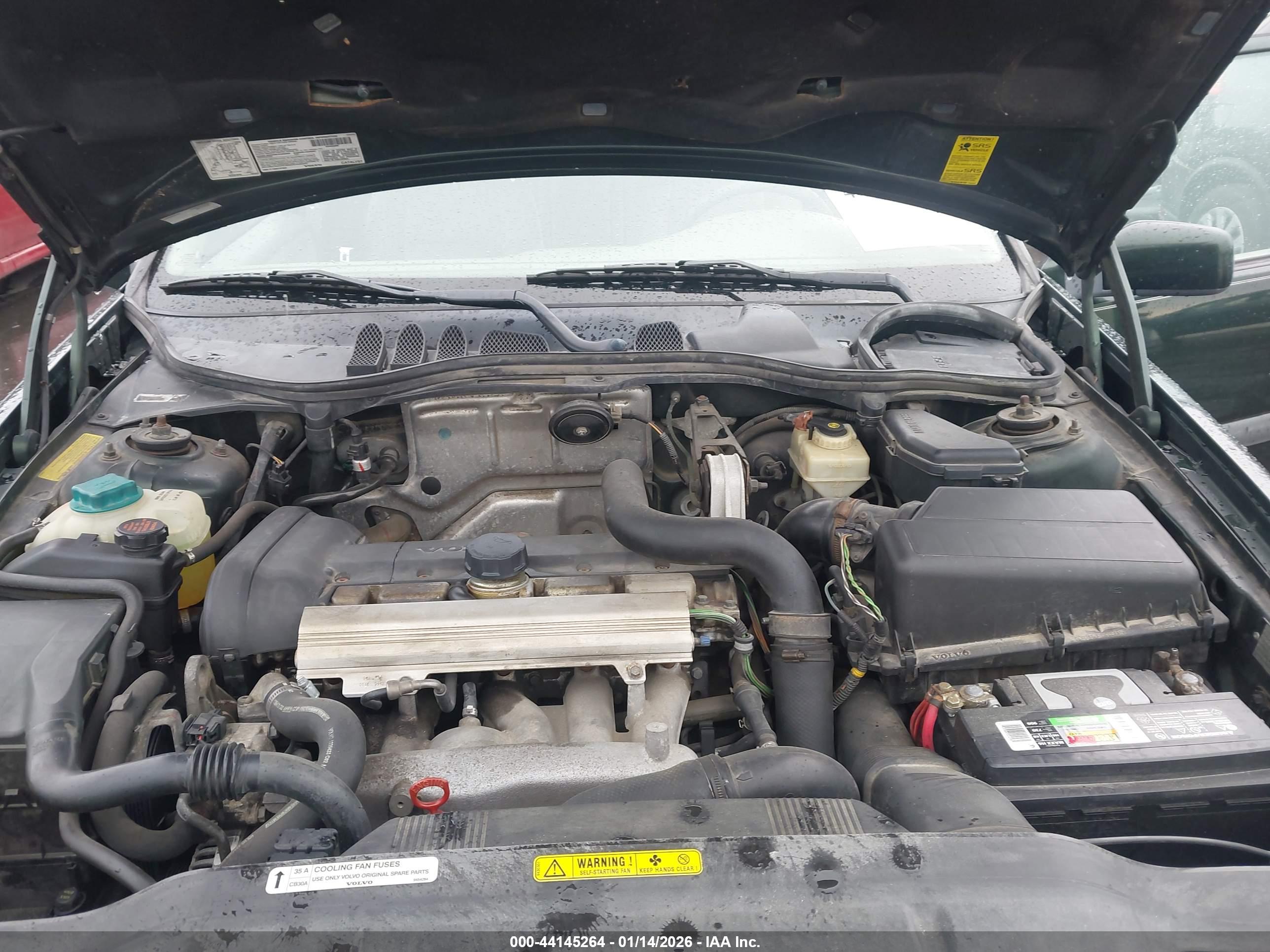 VOLVO V70 image 10