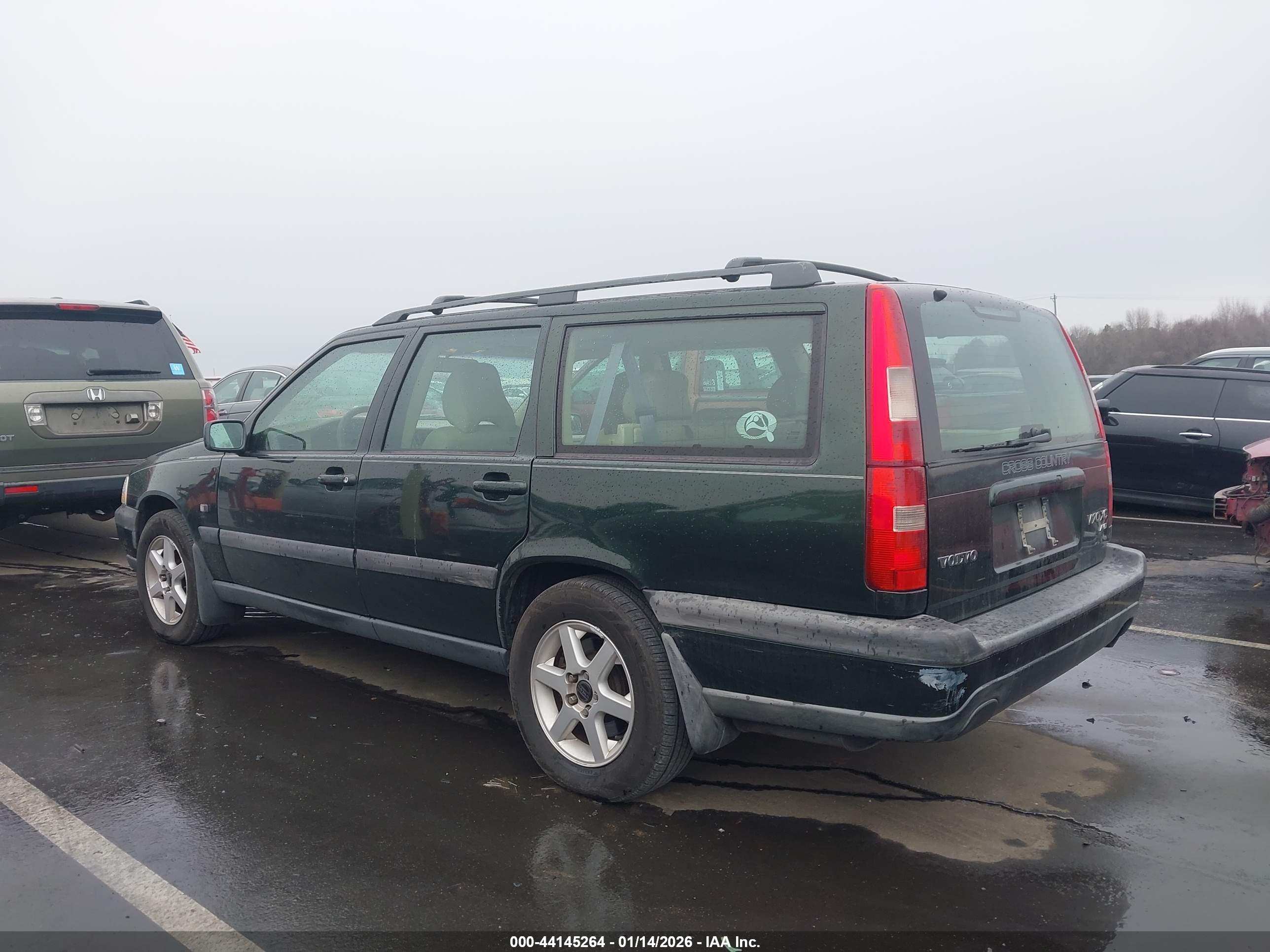 VOLVO V70 image 3
