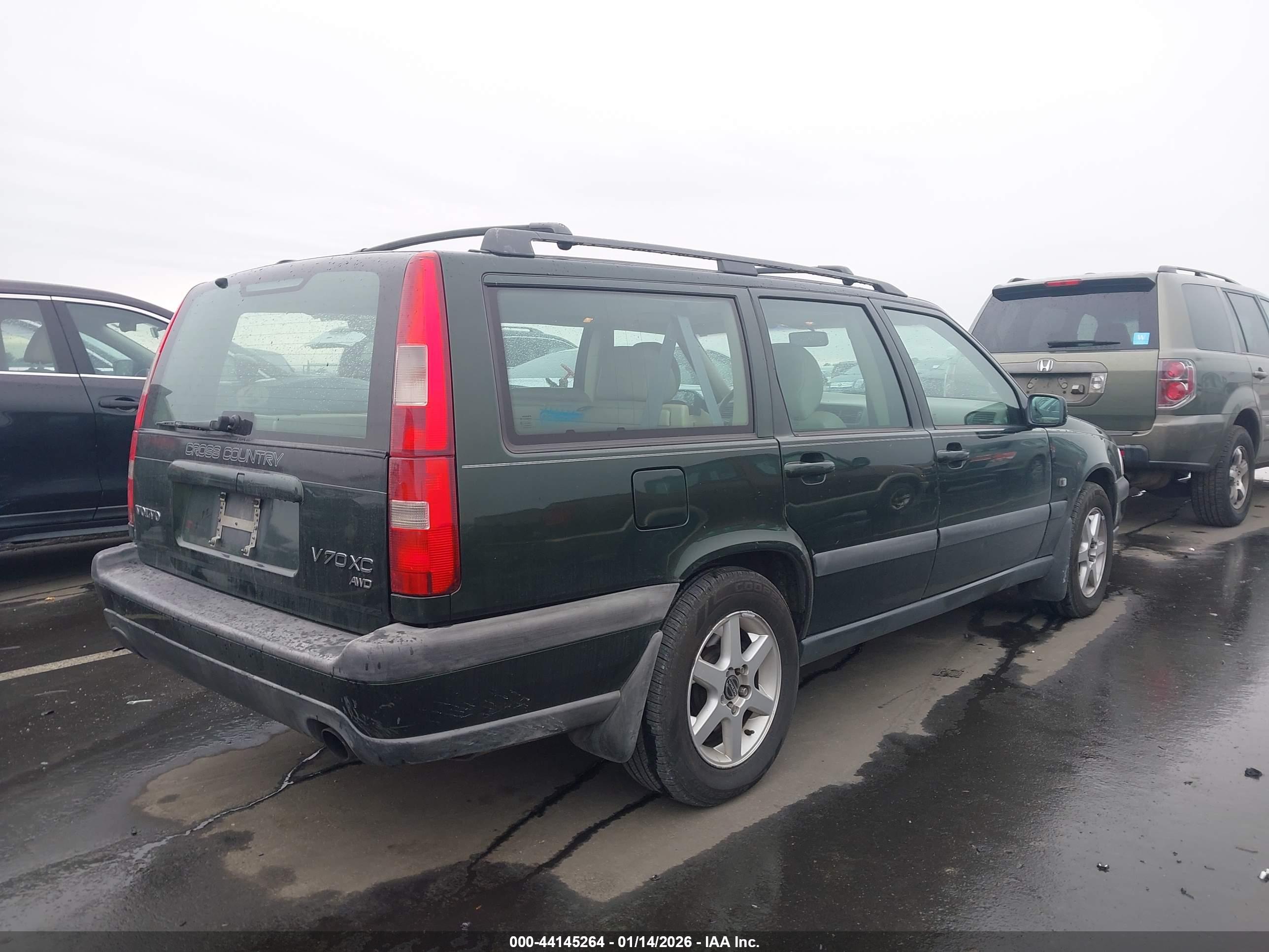 VOLVO V70 image 4