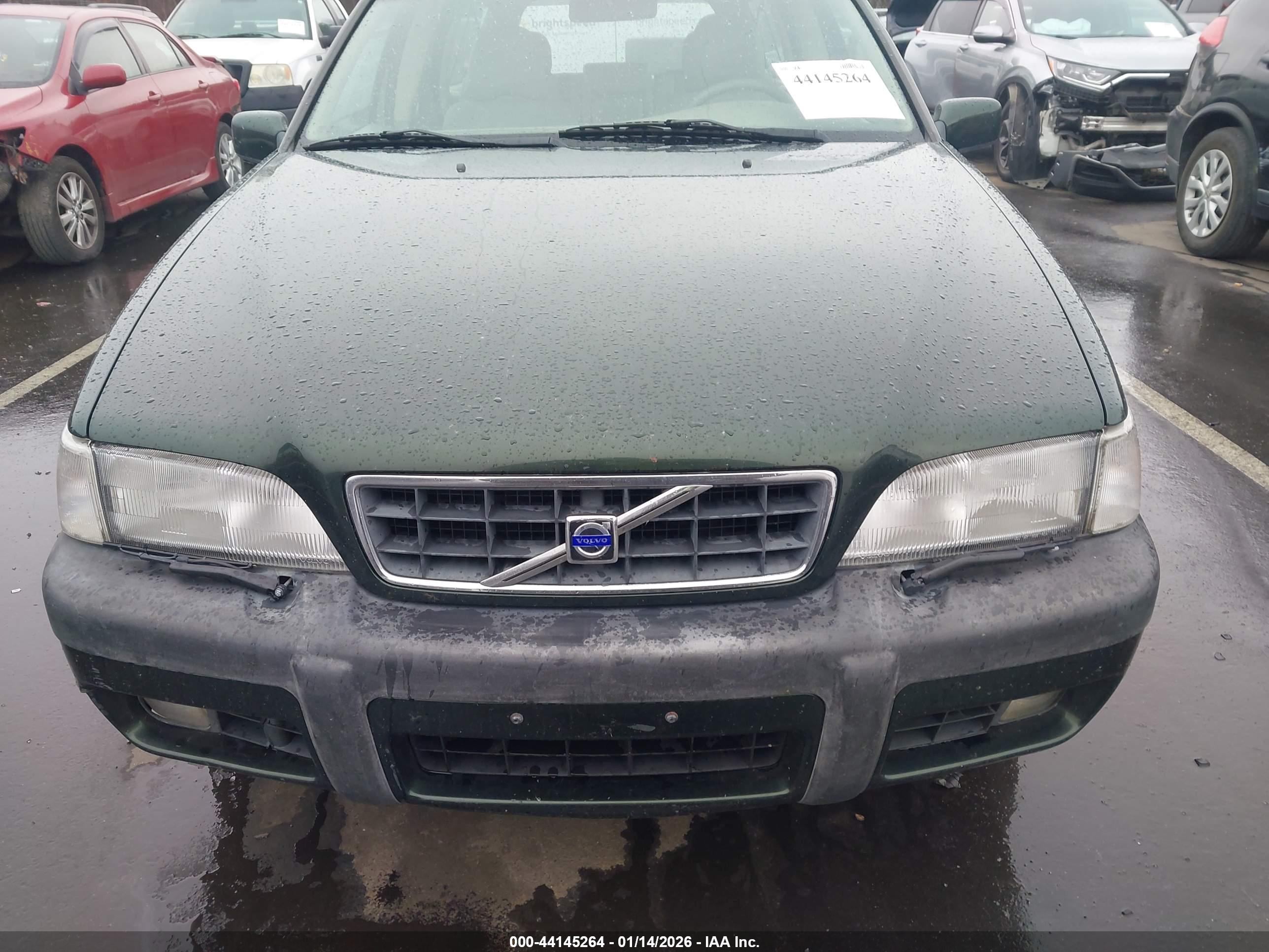 VOLVO V70 image 6