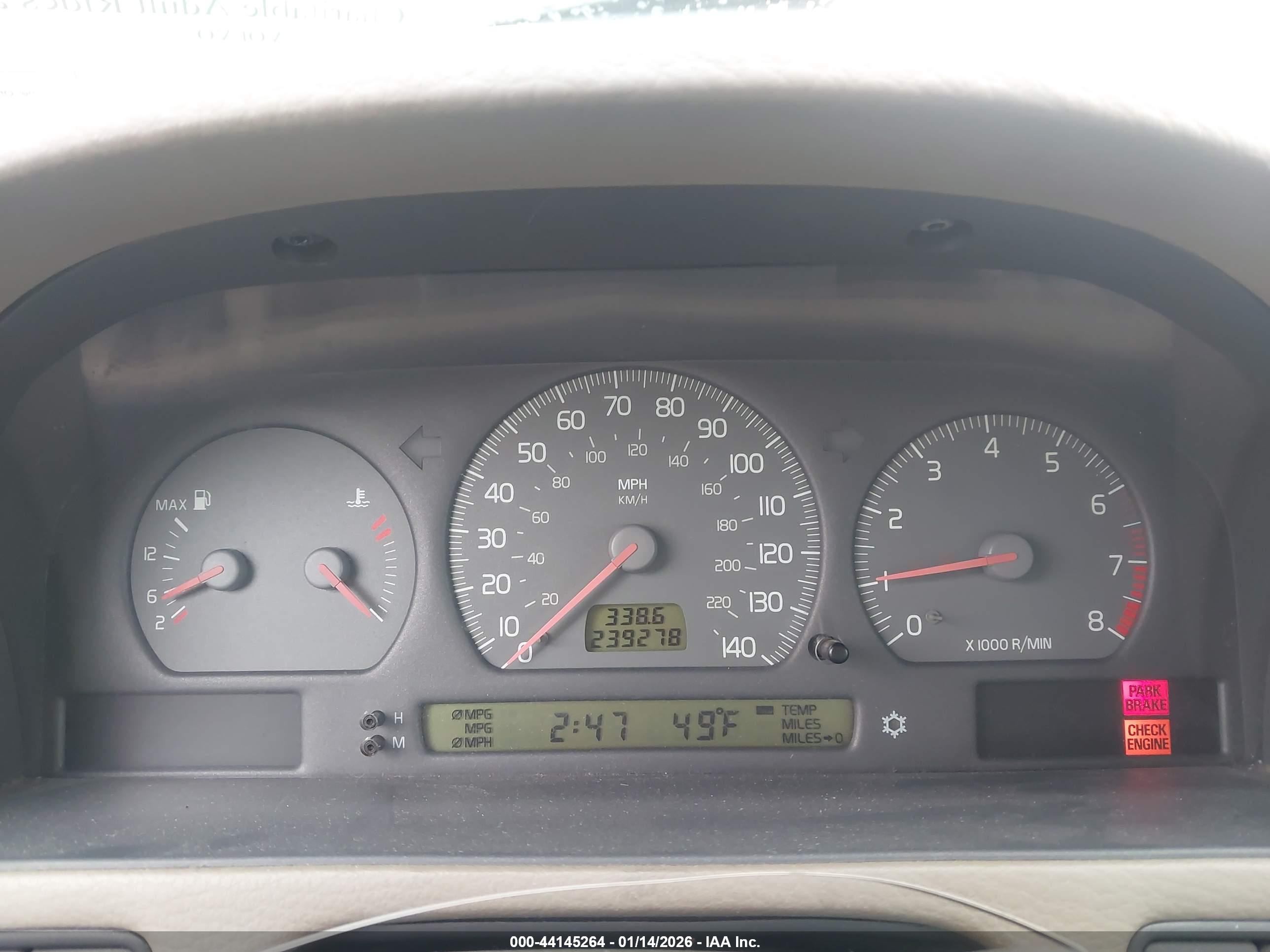 VOLVO V70 image 7