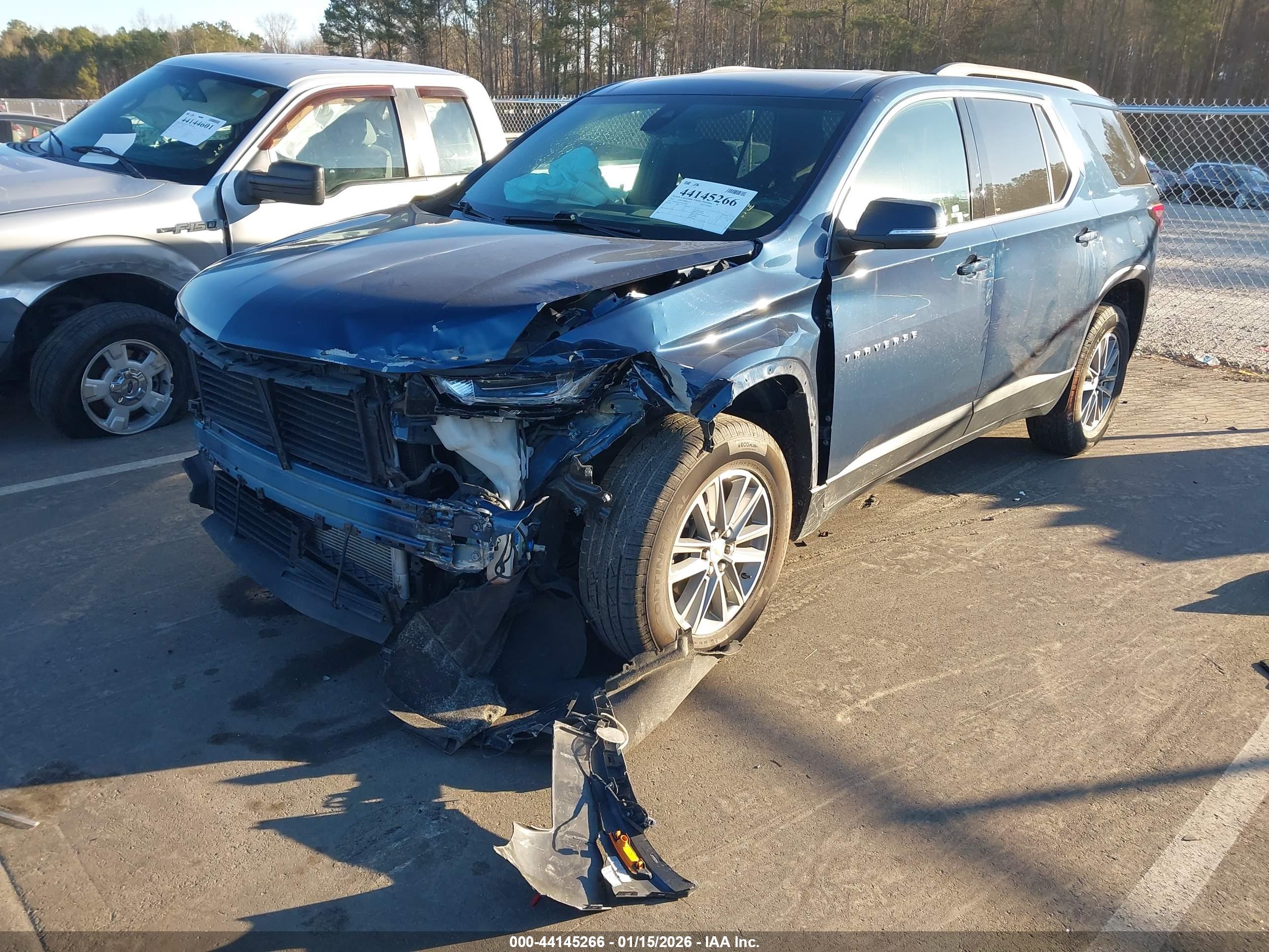 CHEVROLET TRAVERSE image 2