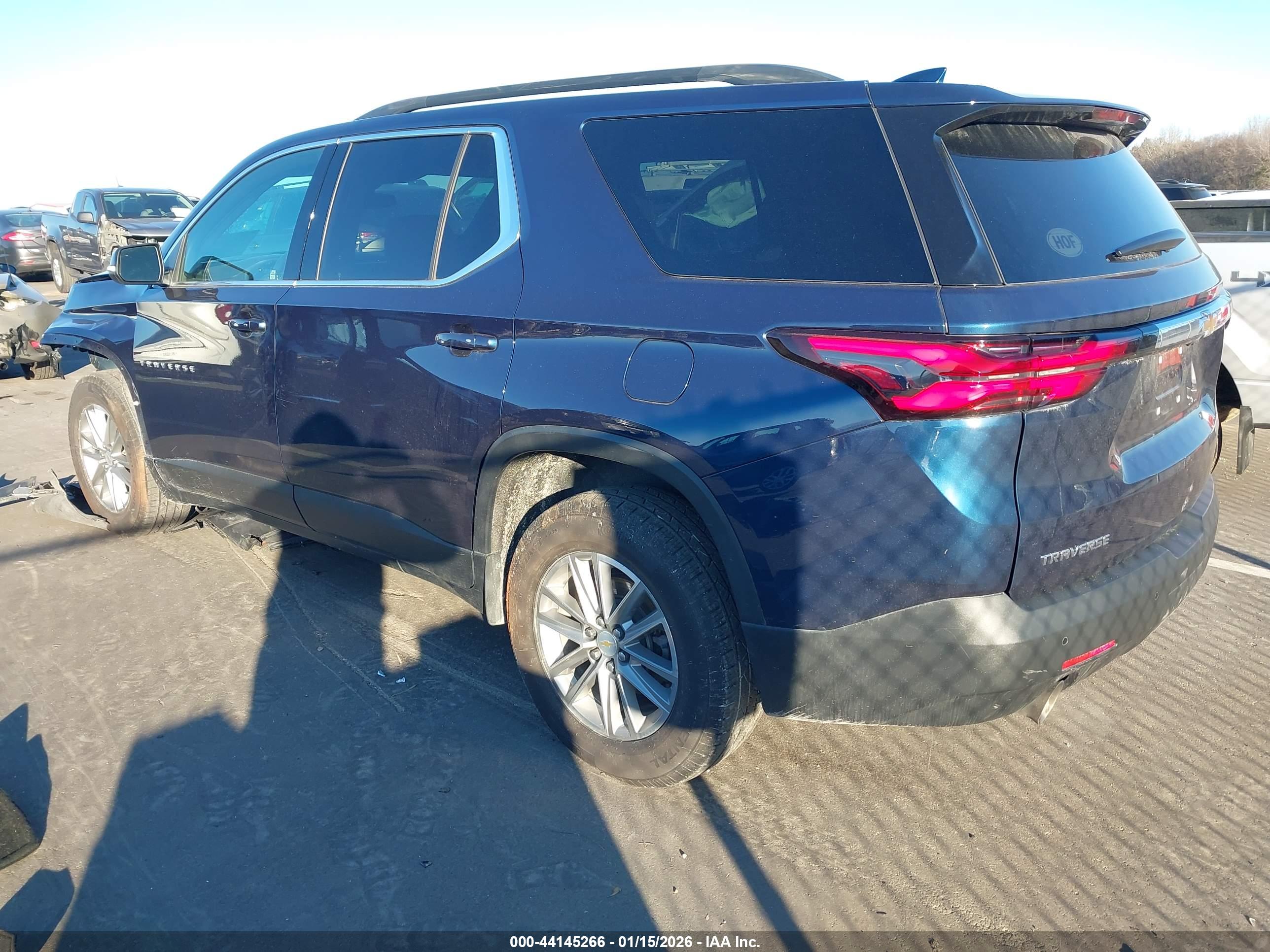 CHEVROLET TRAVERSE image 3