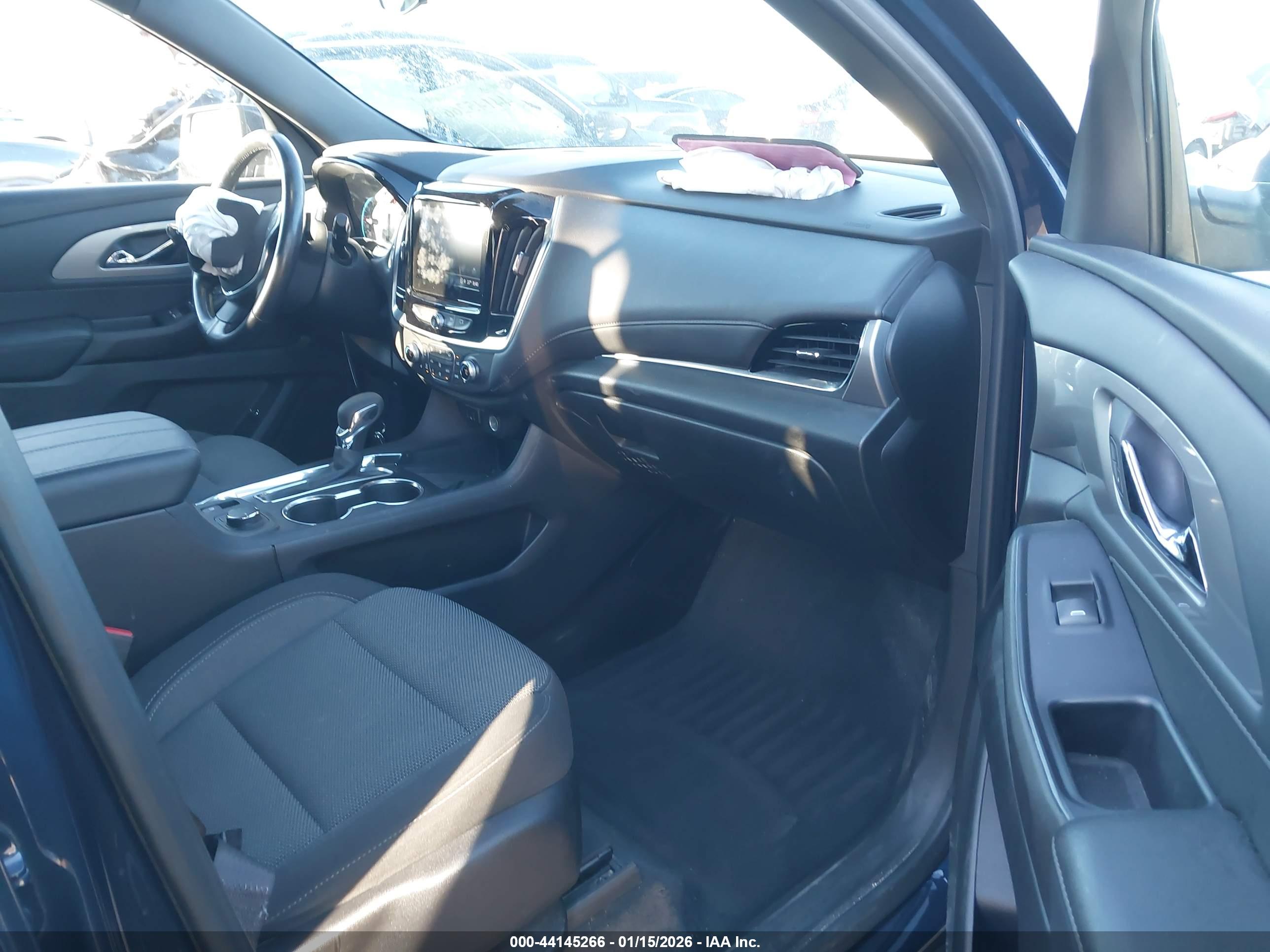 CHEVROLET TRAVERSE image 5