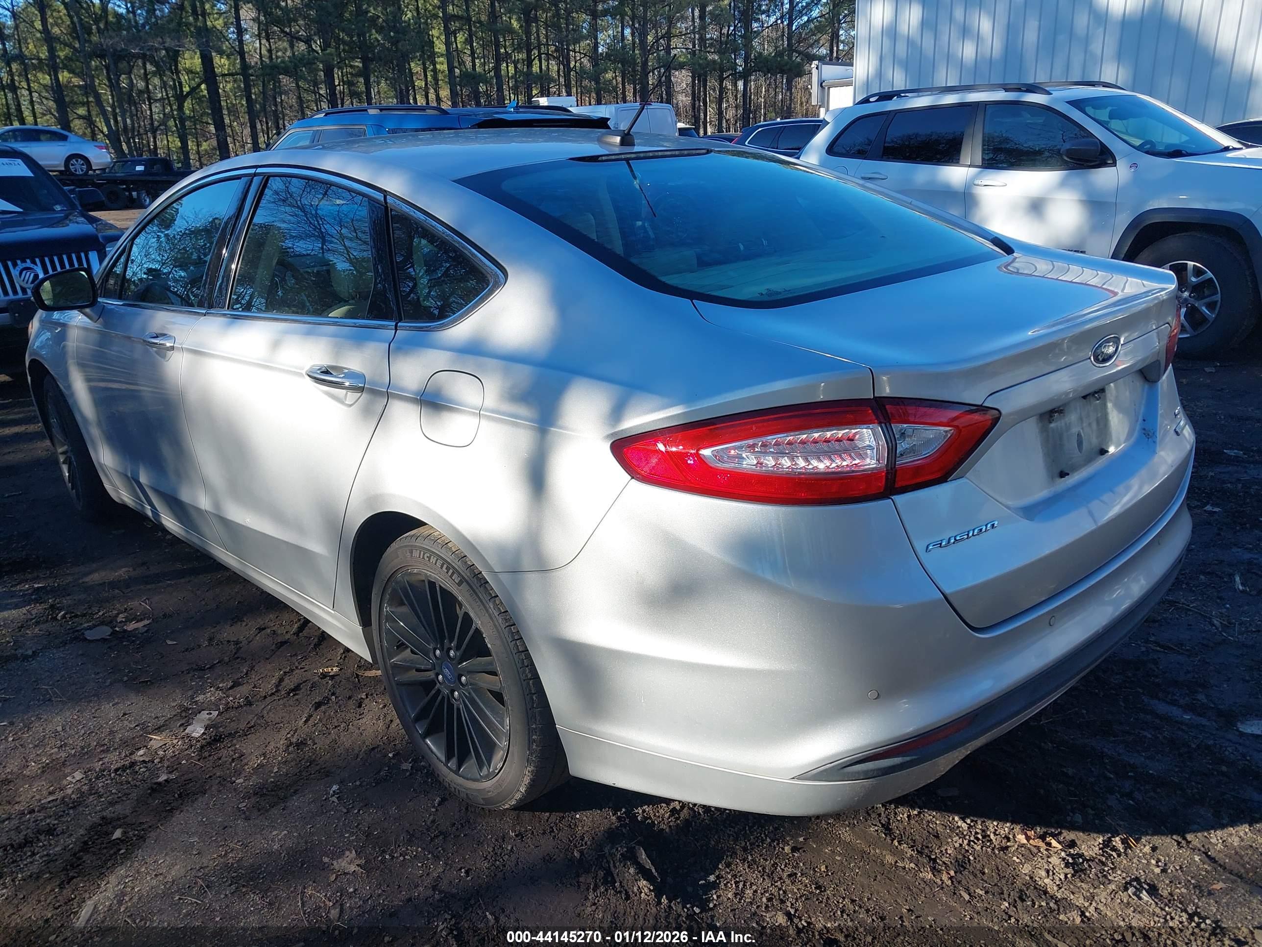 FORD FUSION image 3