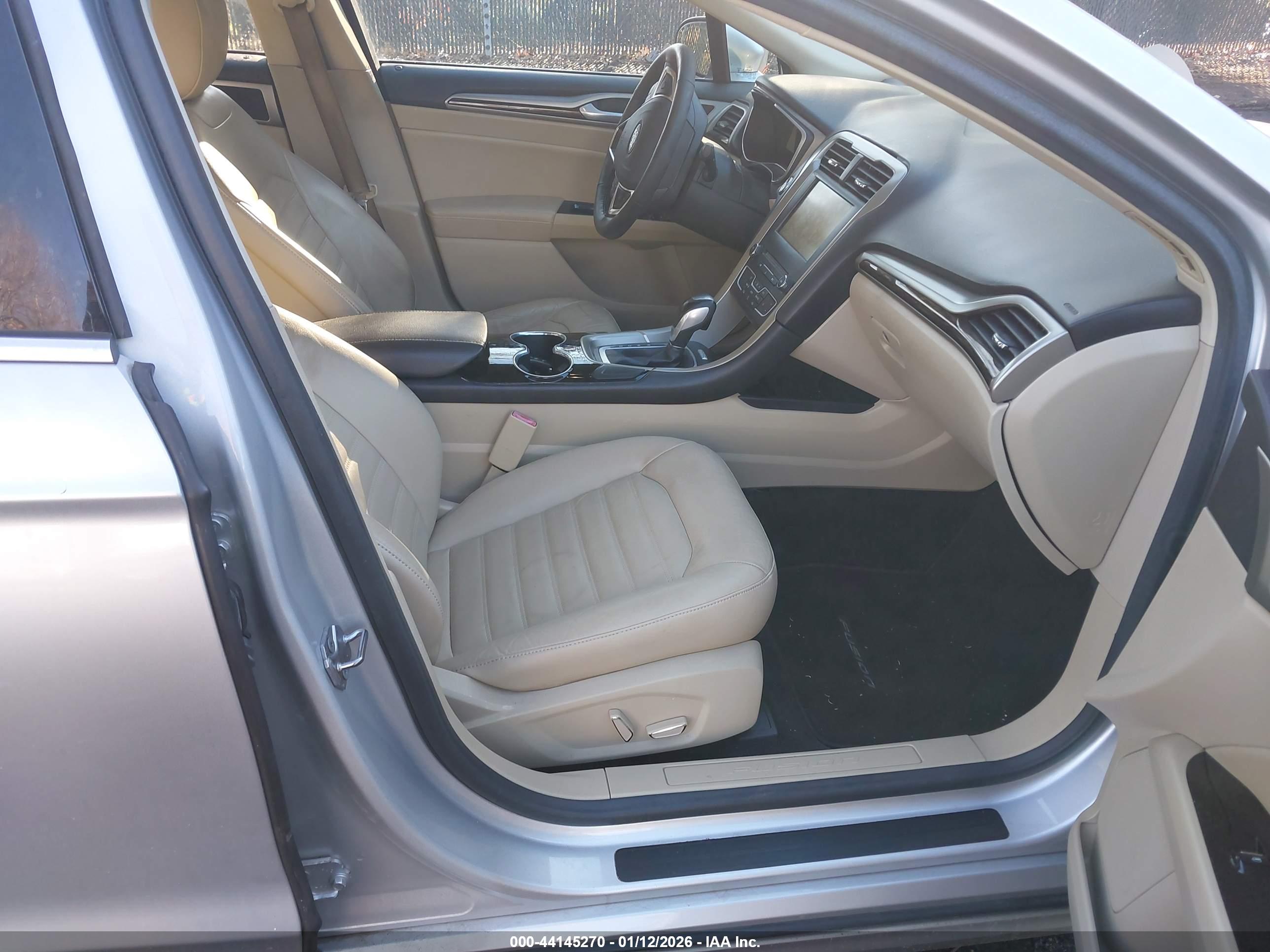 FORD FUSION image 5