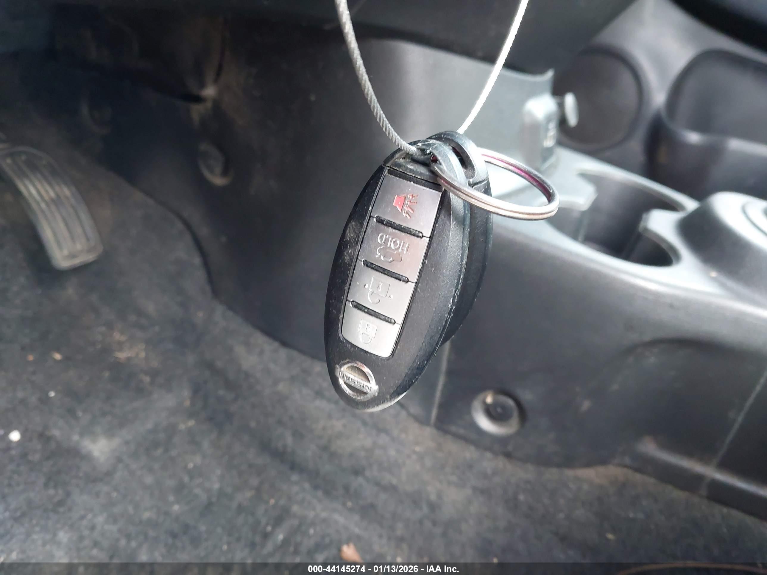 NISSAN VERSA image 11