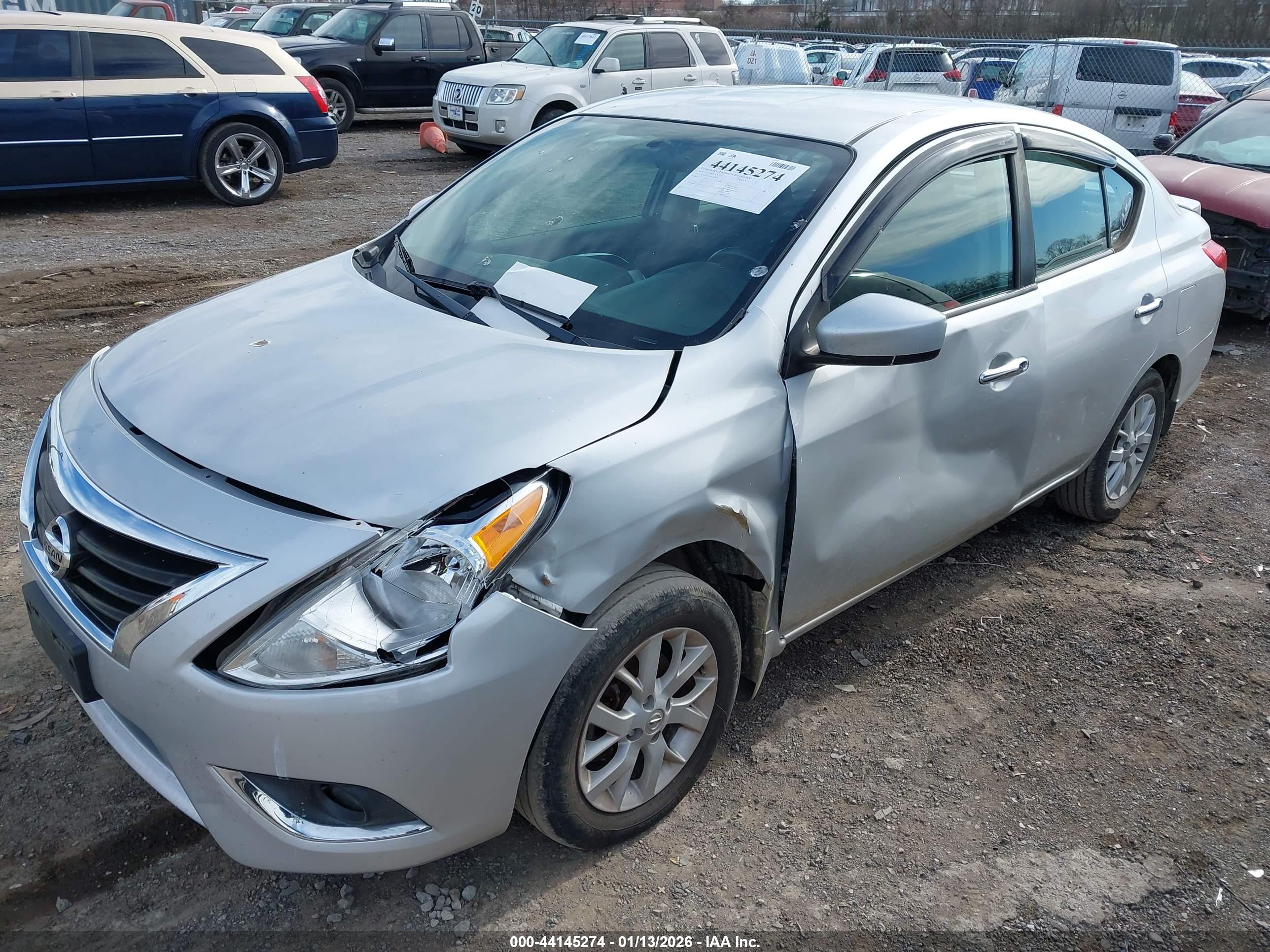 NISSAN VERSA image 2