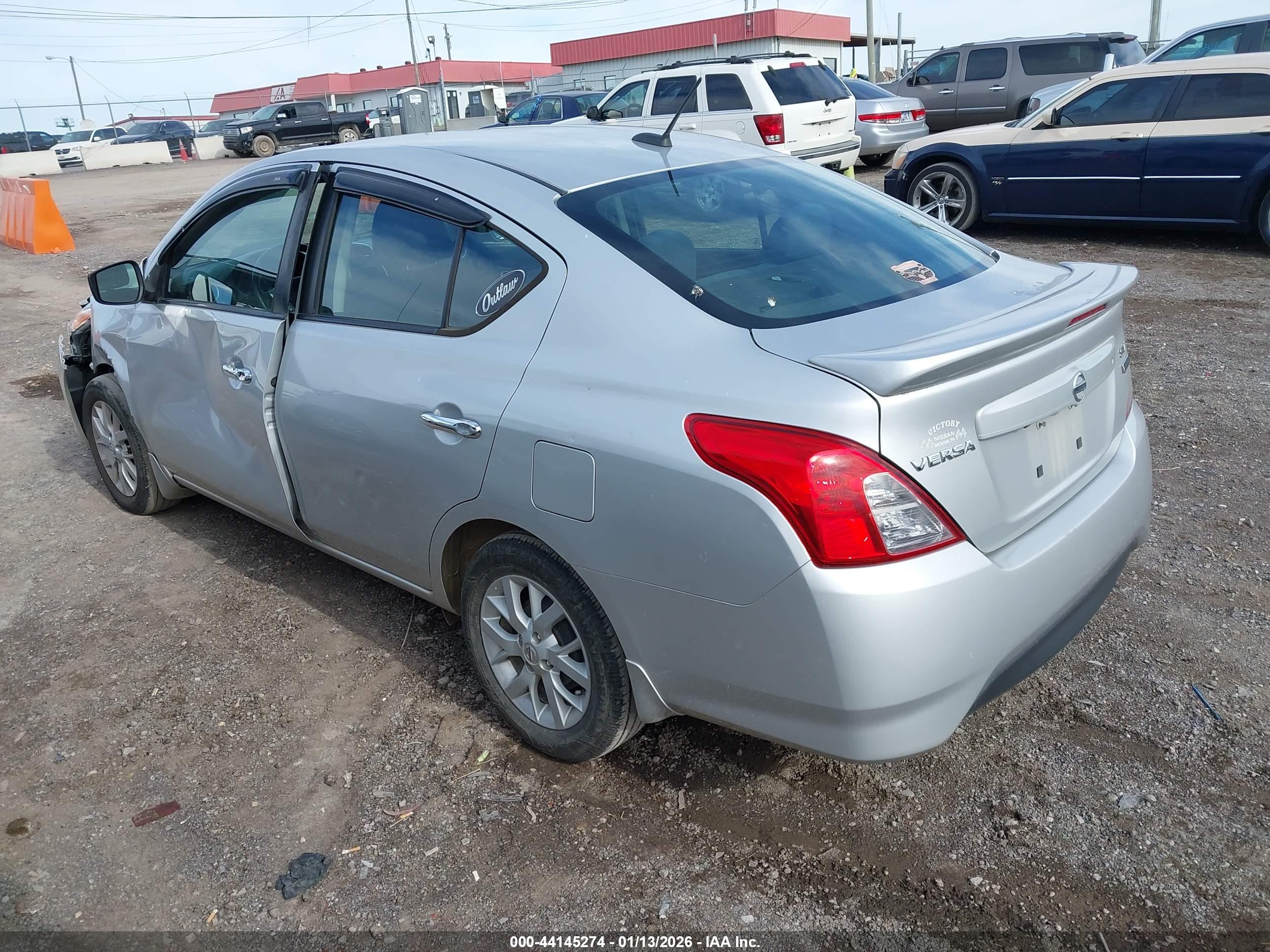 NISSAN VERSA image 3
