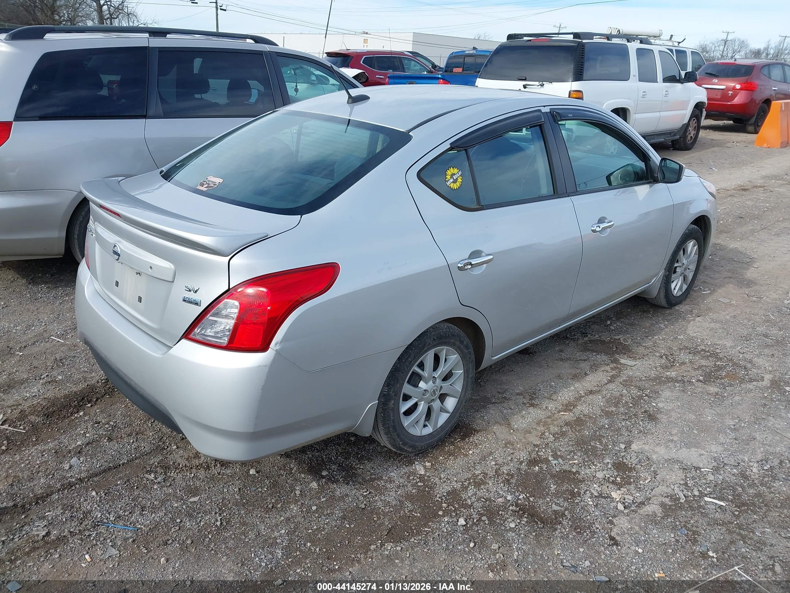 NISSAN VERSA image 4