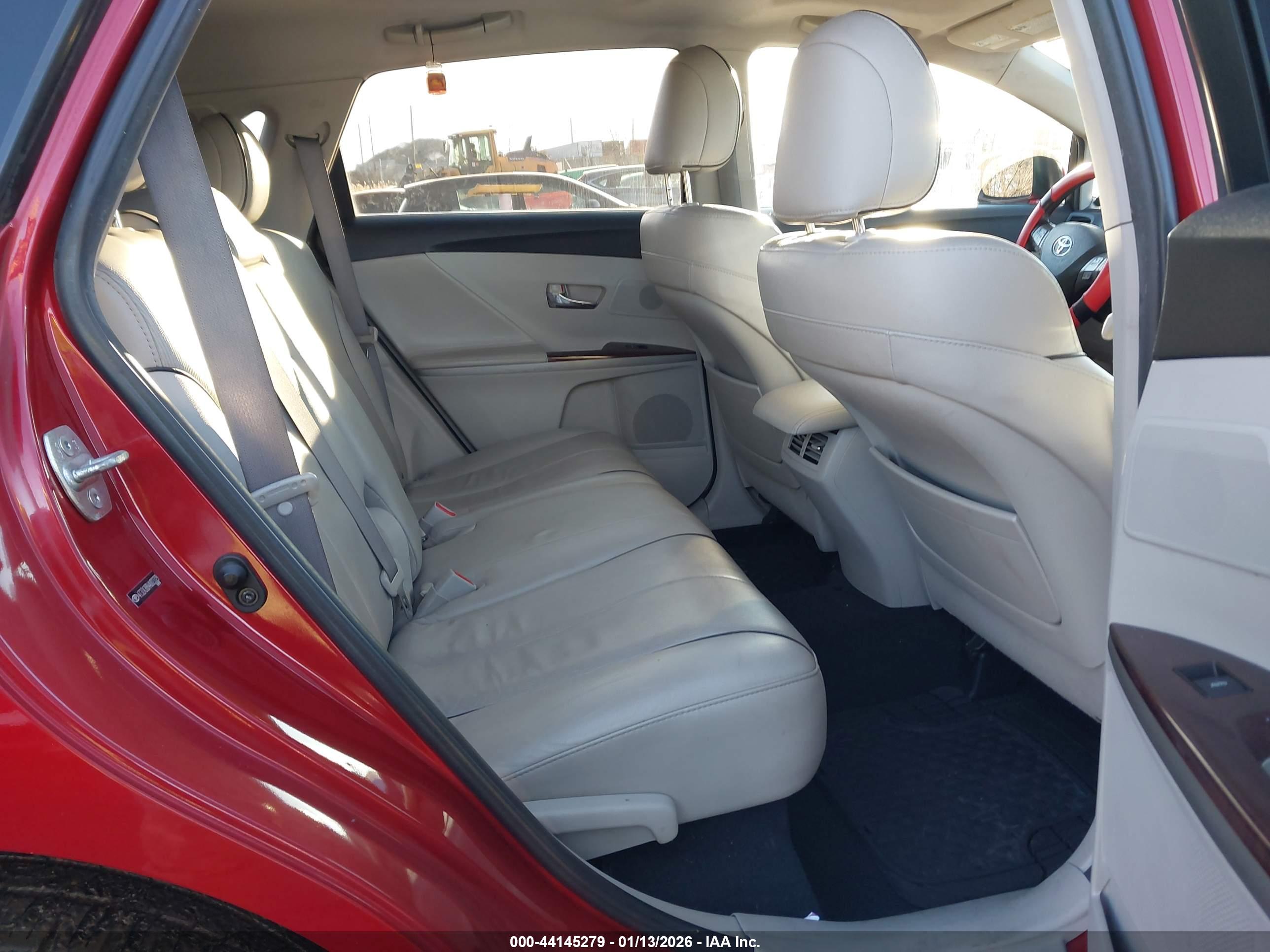 TOYOTA VENZA image 8