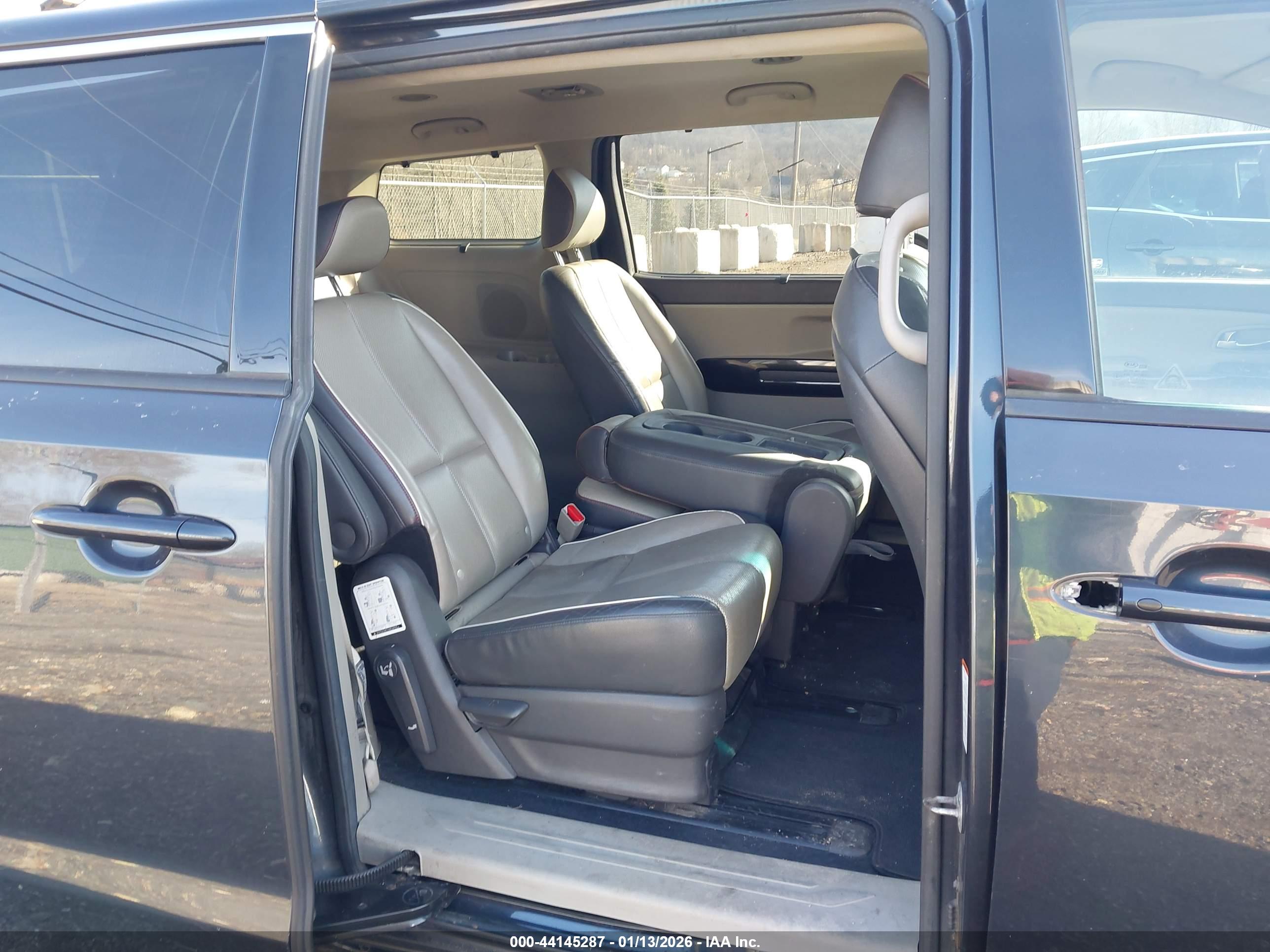 KIA SEDONA image 8