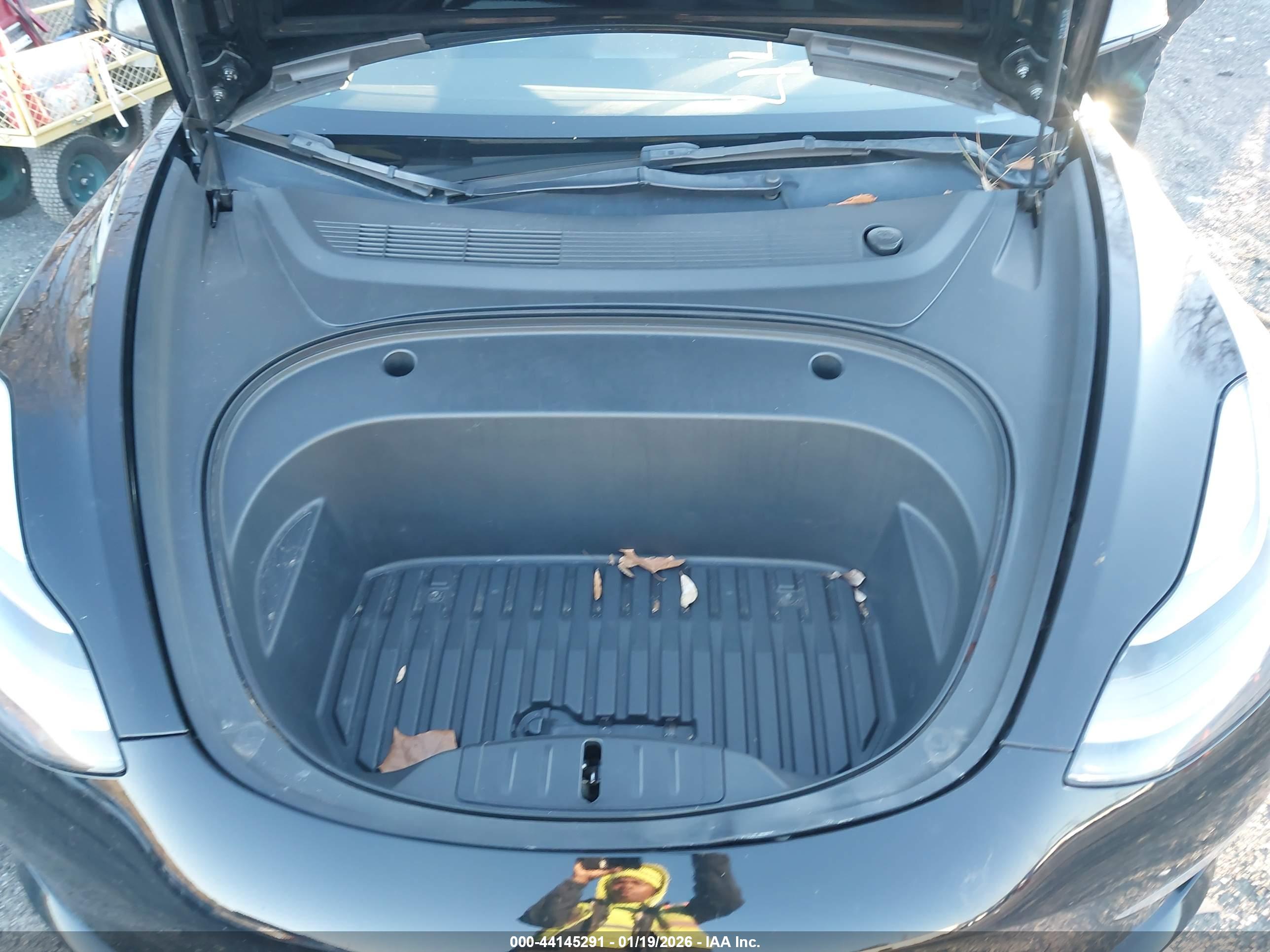 TESLA MODEL image 10