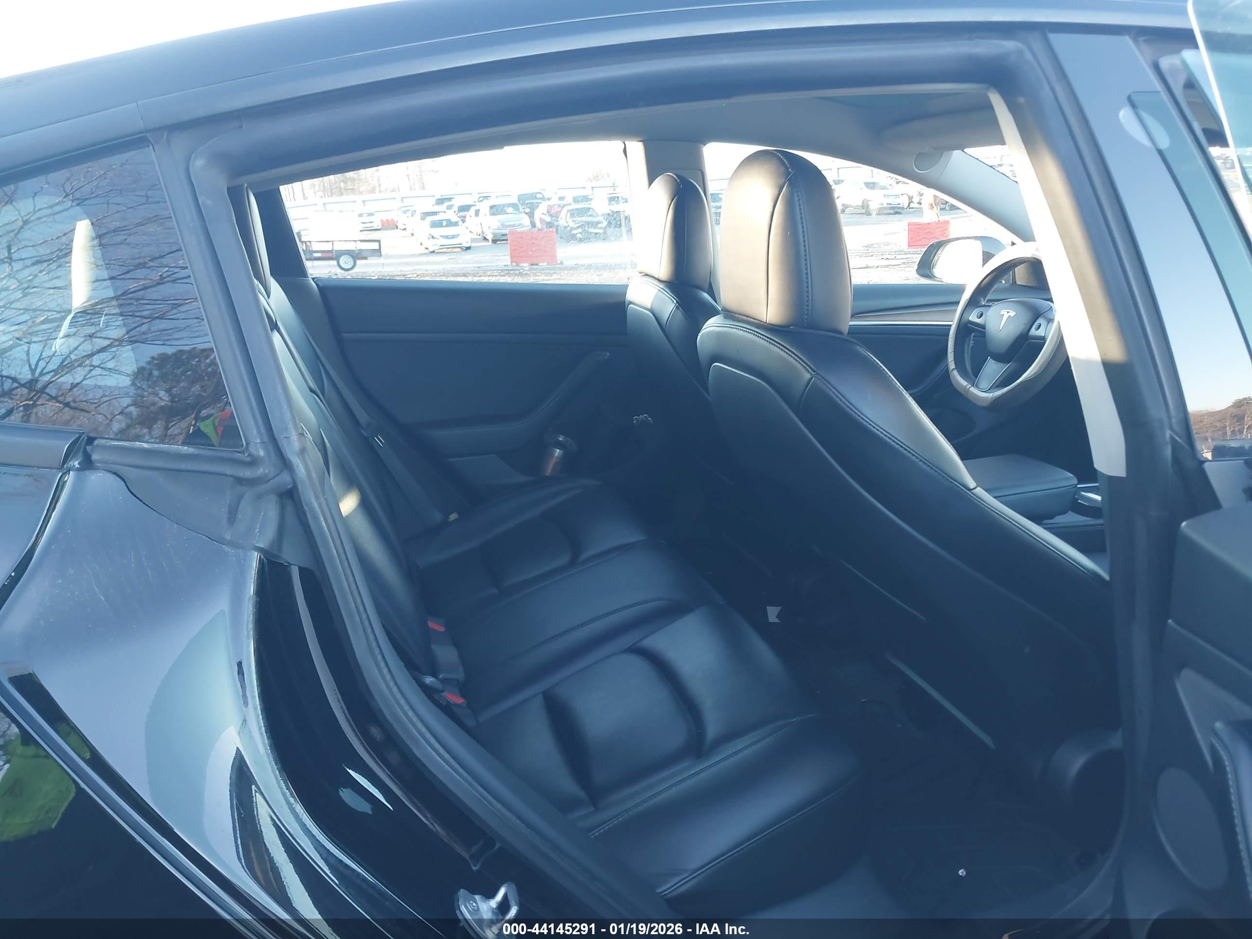 TESLA MODEL image 8