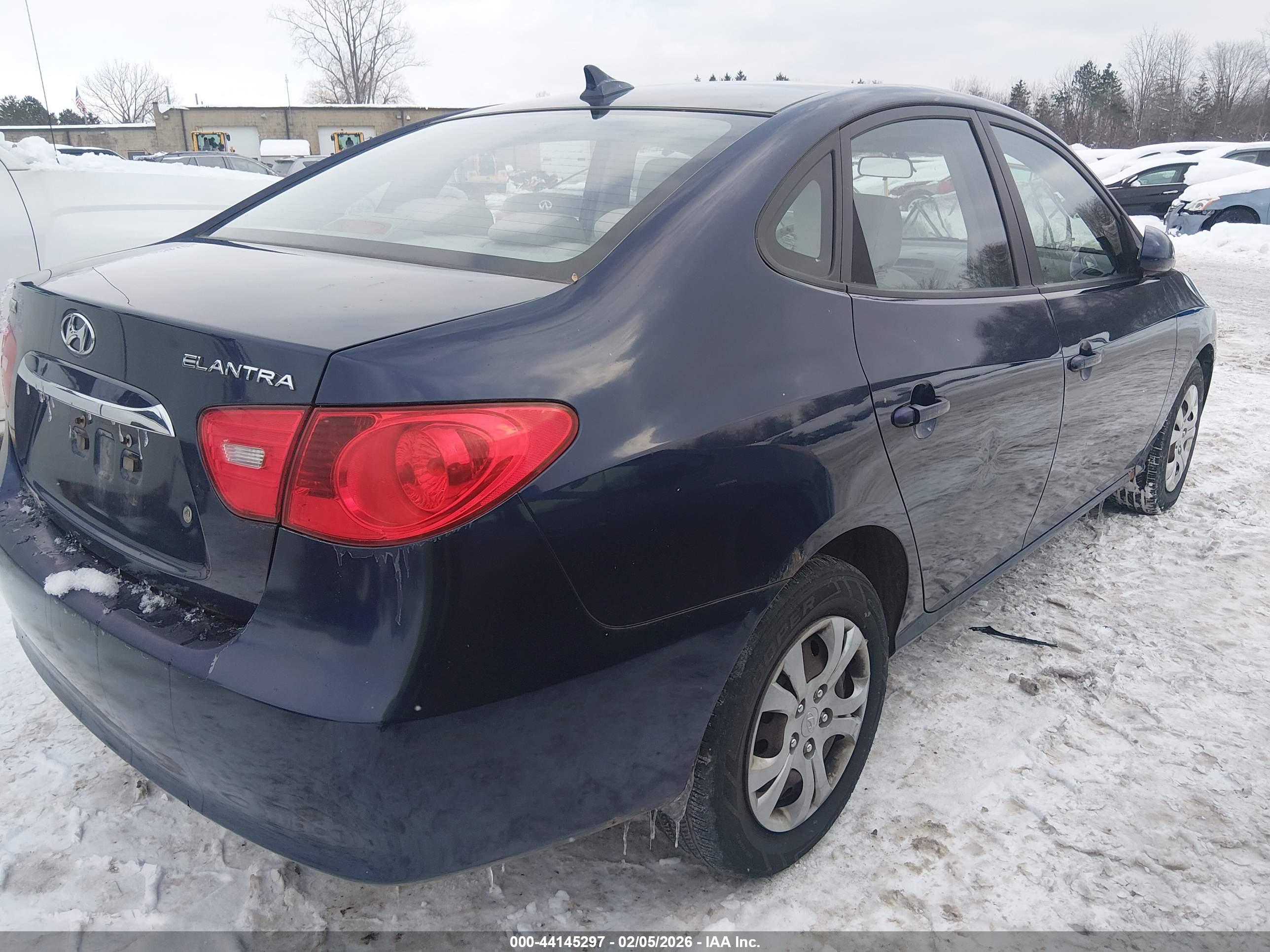 HYUNDAI ELANTRA image 6