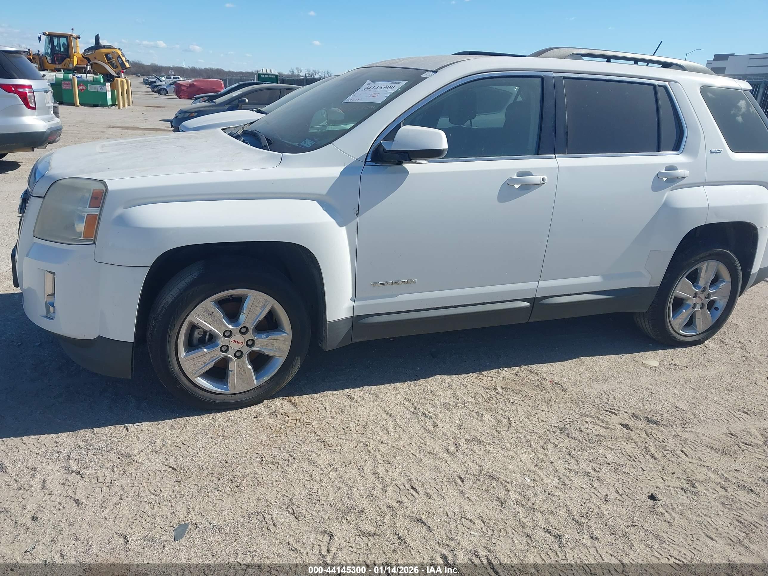 GMC TERRAIN image 2