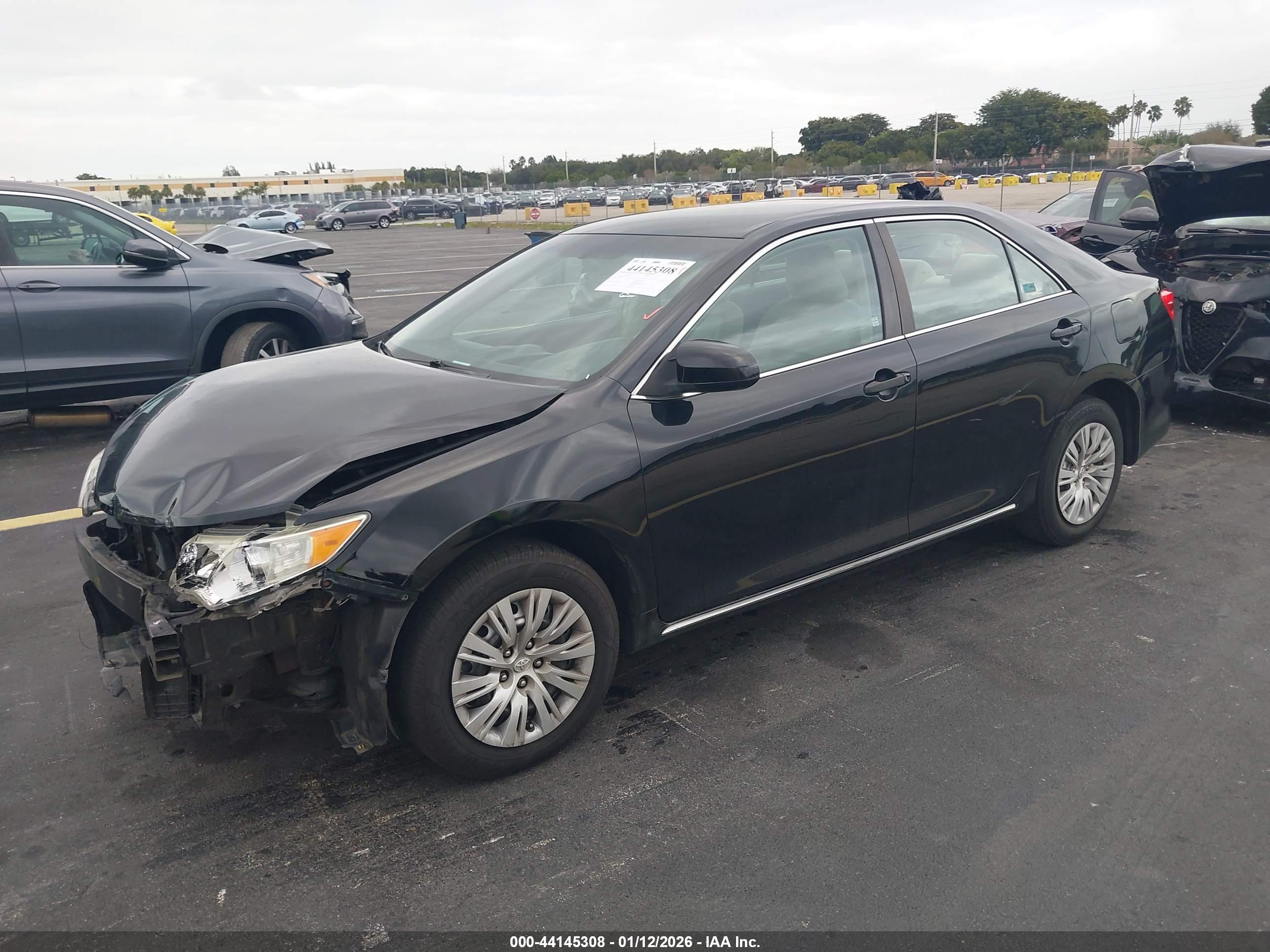 TOYOTA CAMRY image 2