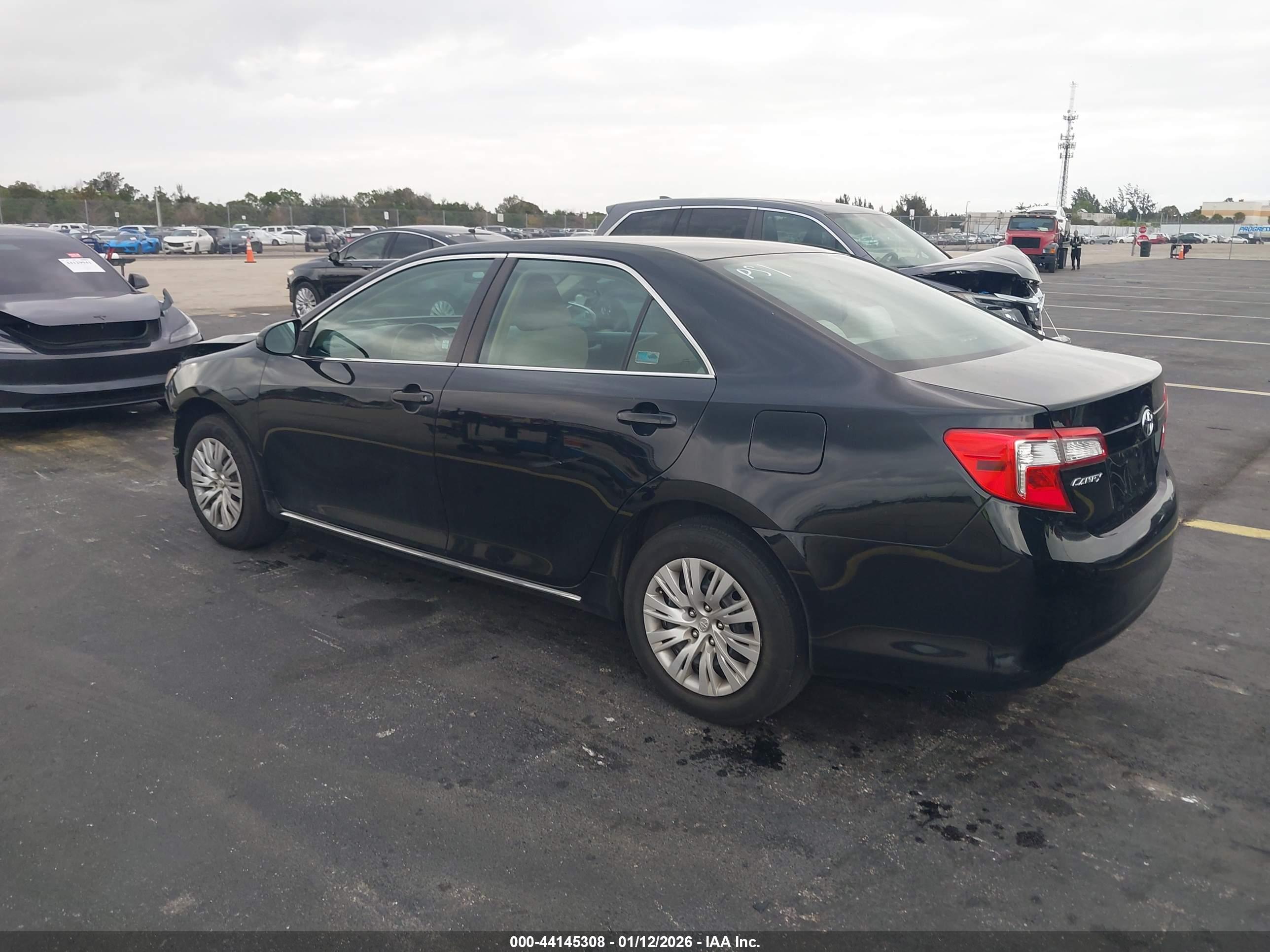 TOYOTA CAMRY image 3
