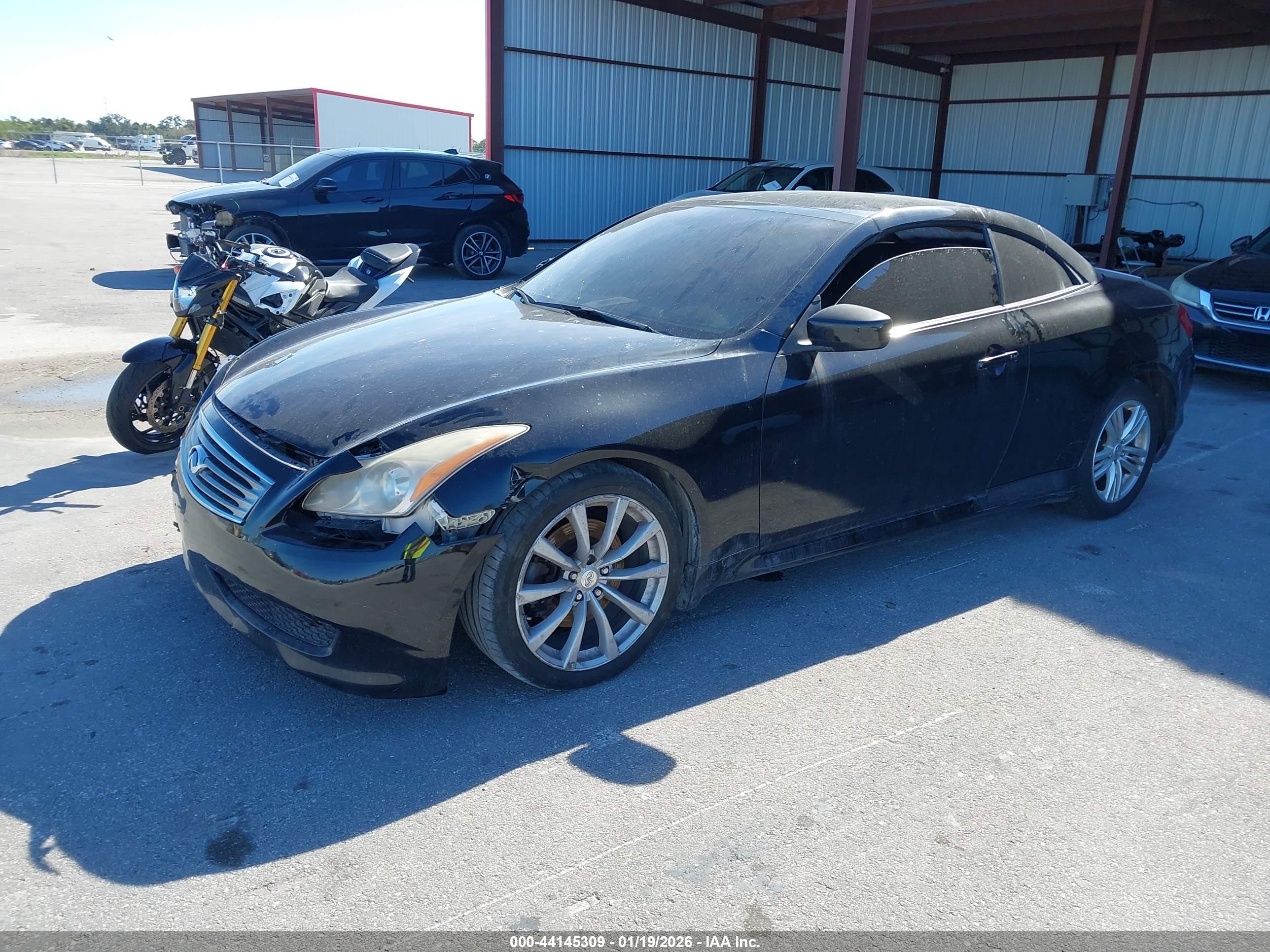 INFINITI G37 image 2