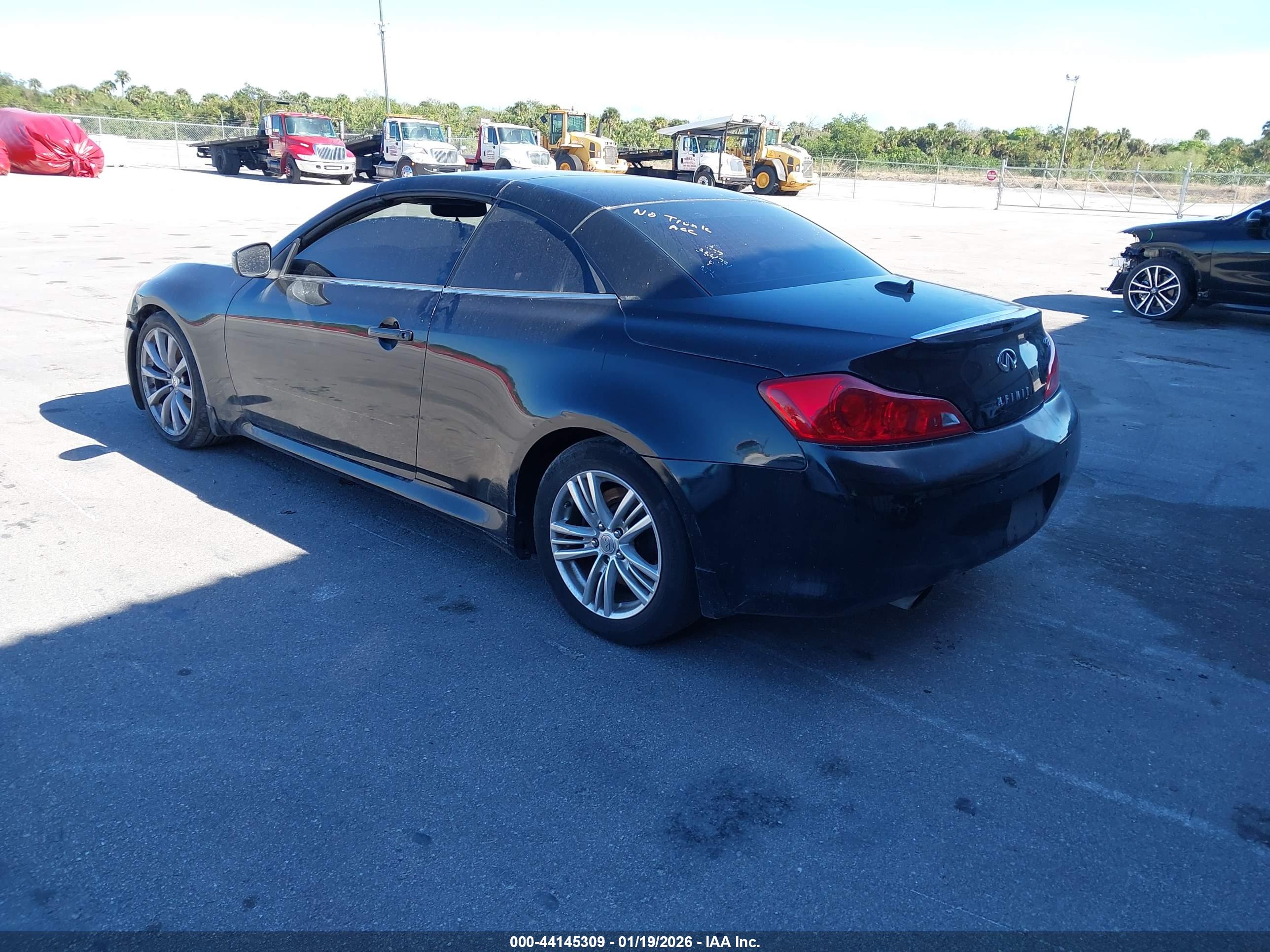 INFINITI G37 image 3