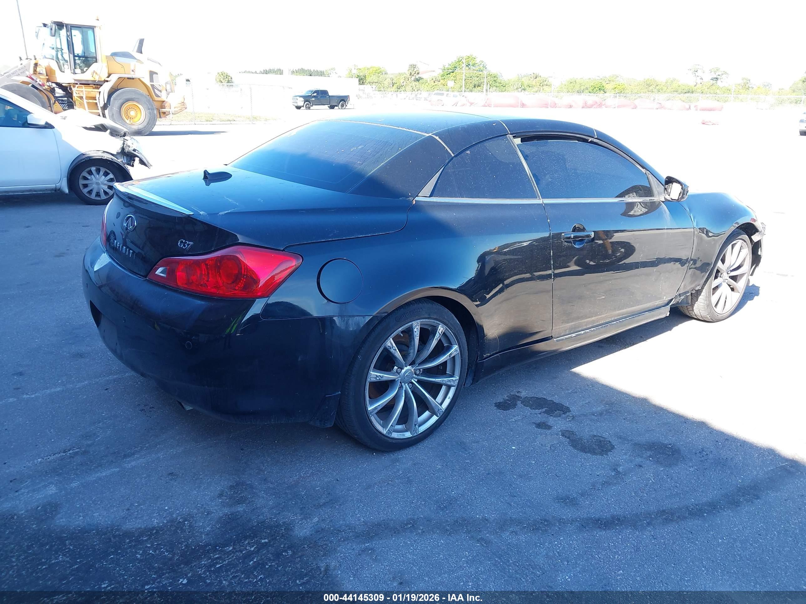 INFINITI G37 image 4