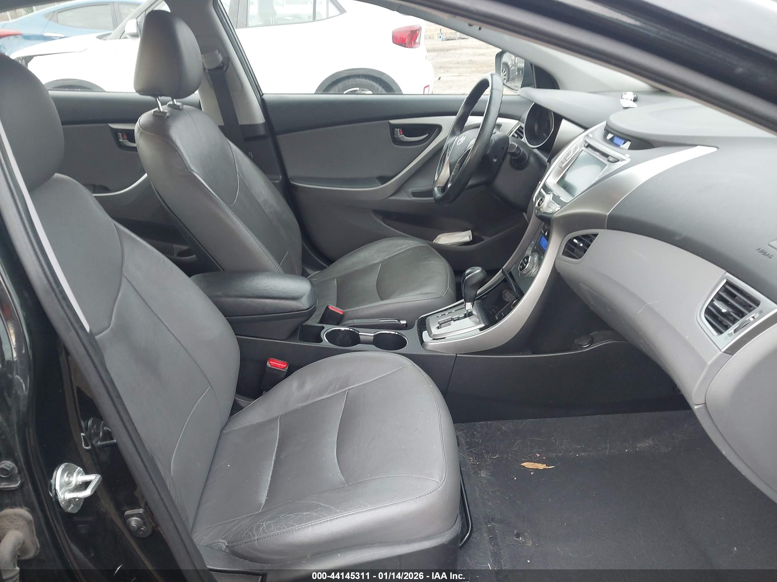 HYUNDAI ELANTRA image 5