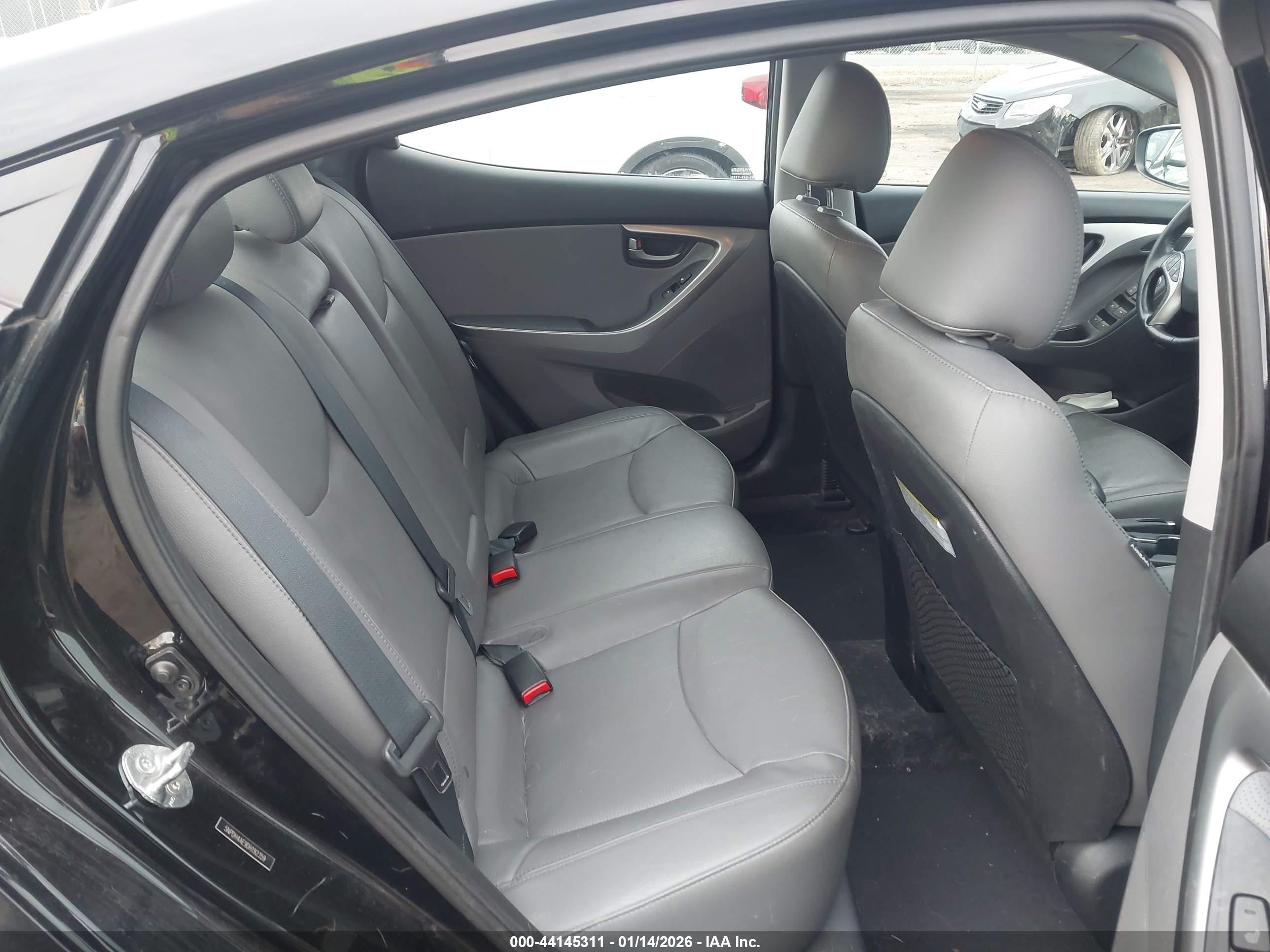 HYUNDAI ELANTRA image 8