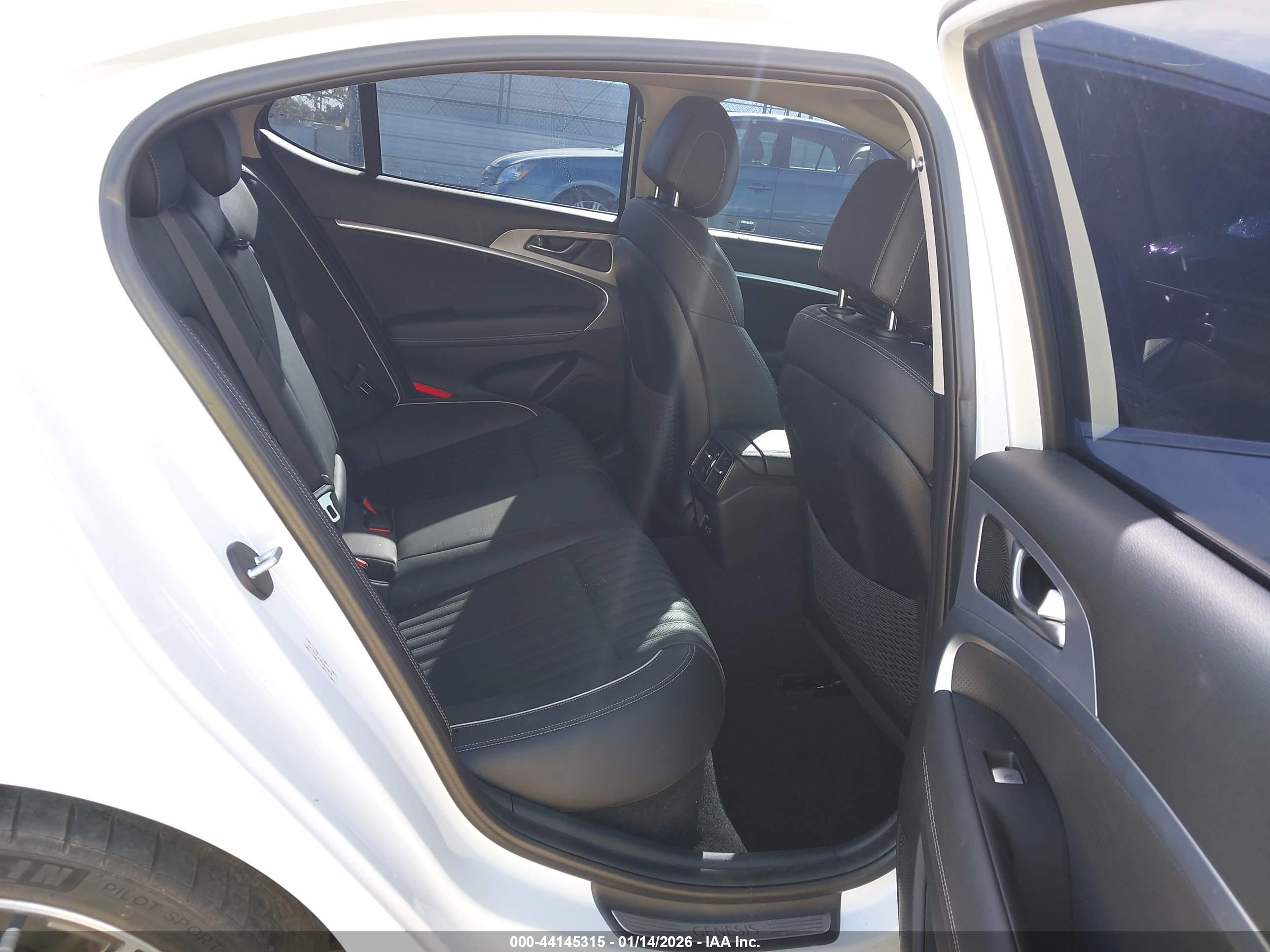 GENESIS G70 image 8
