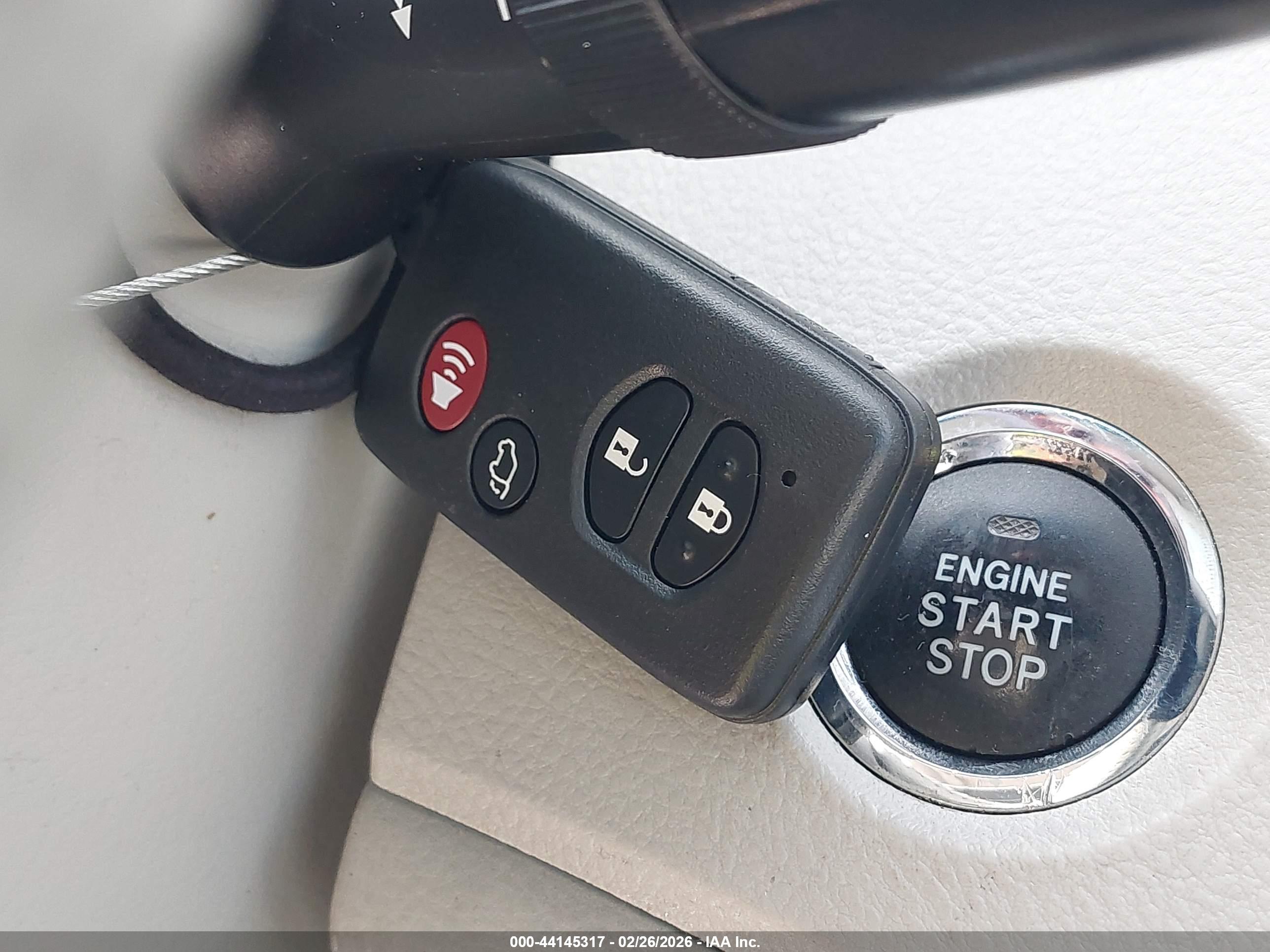 TOYOTA AVALON image 11