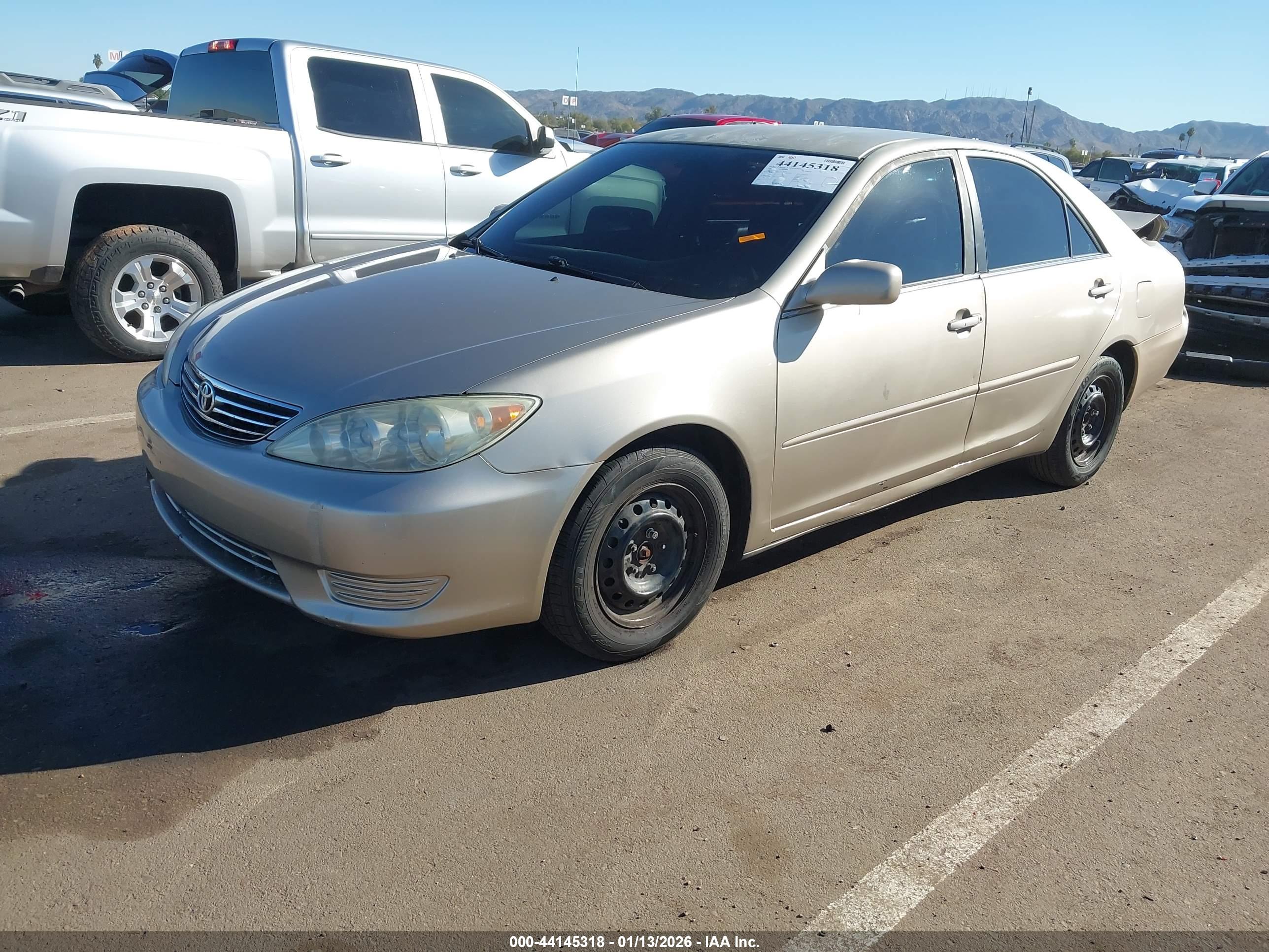 TOYOTA CAMRY image 2