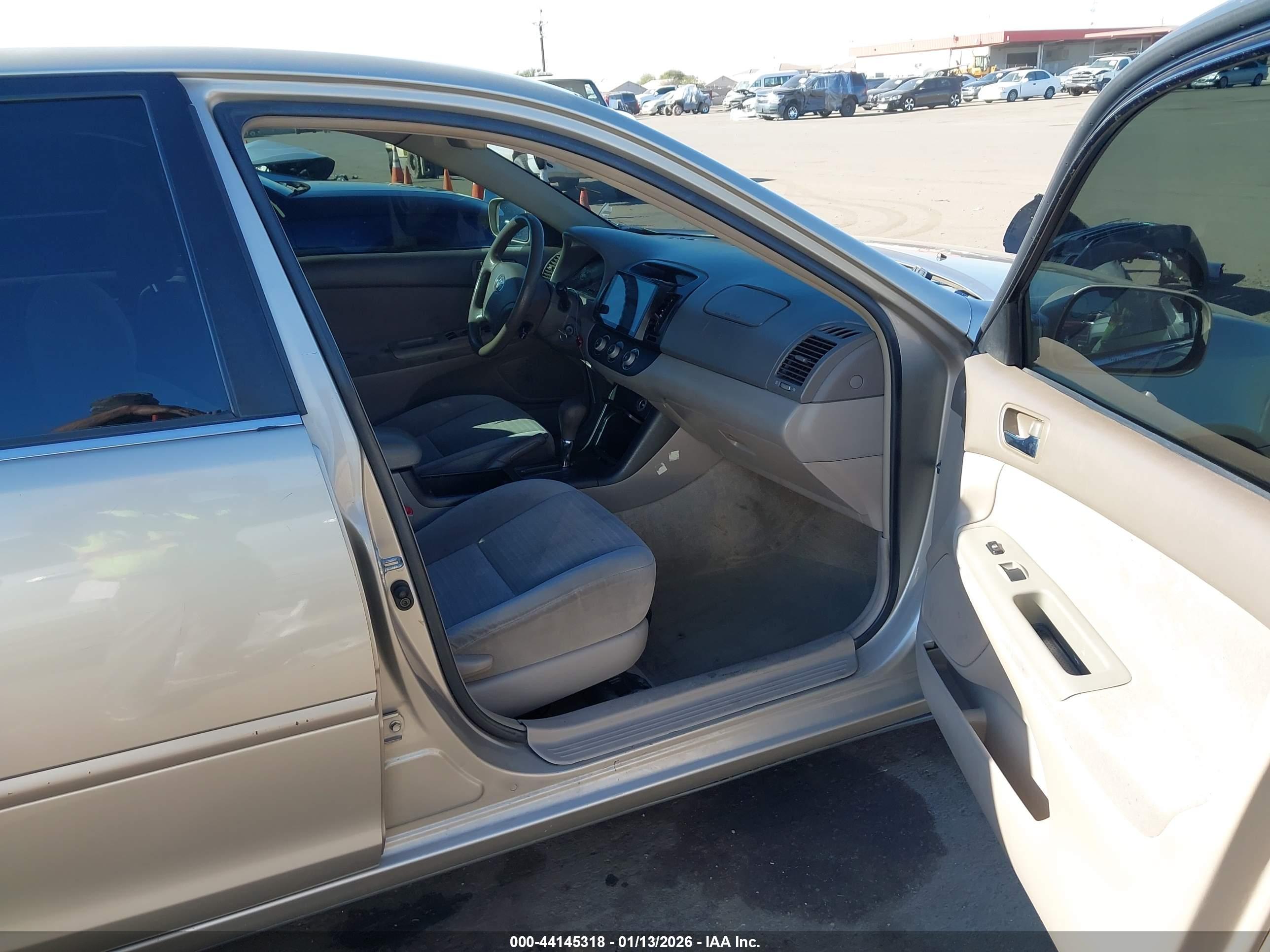 TOYOTA CAMRY image 5