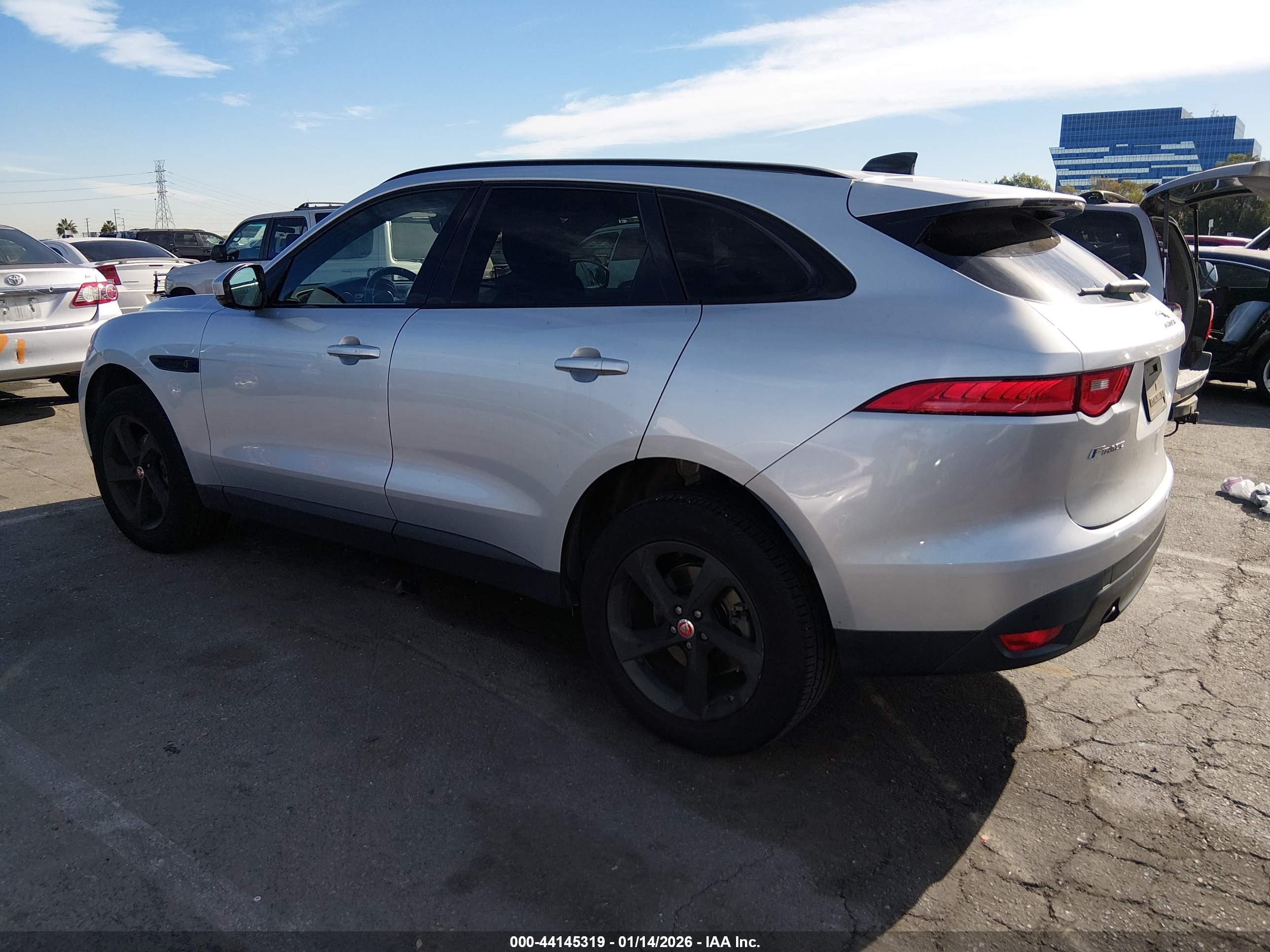 JAGUAR F-PACE image 3
