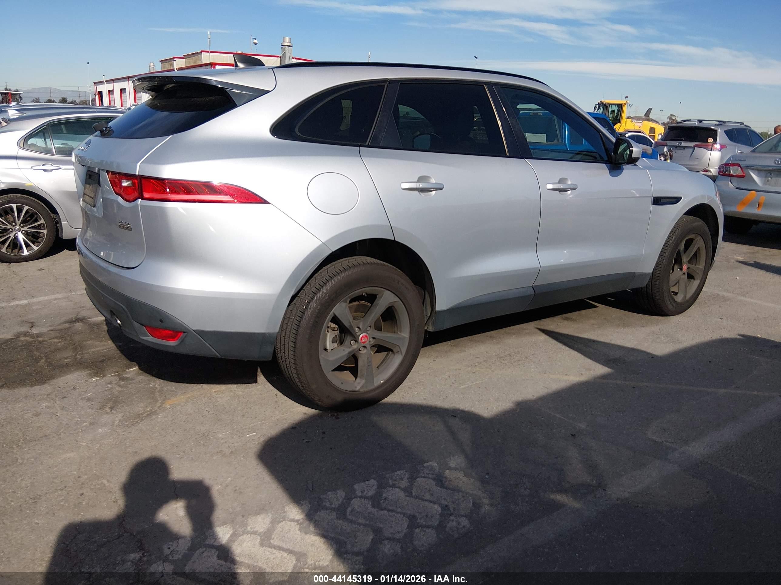 JAGUAR F-PACE image 4