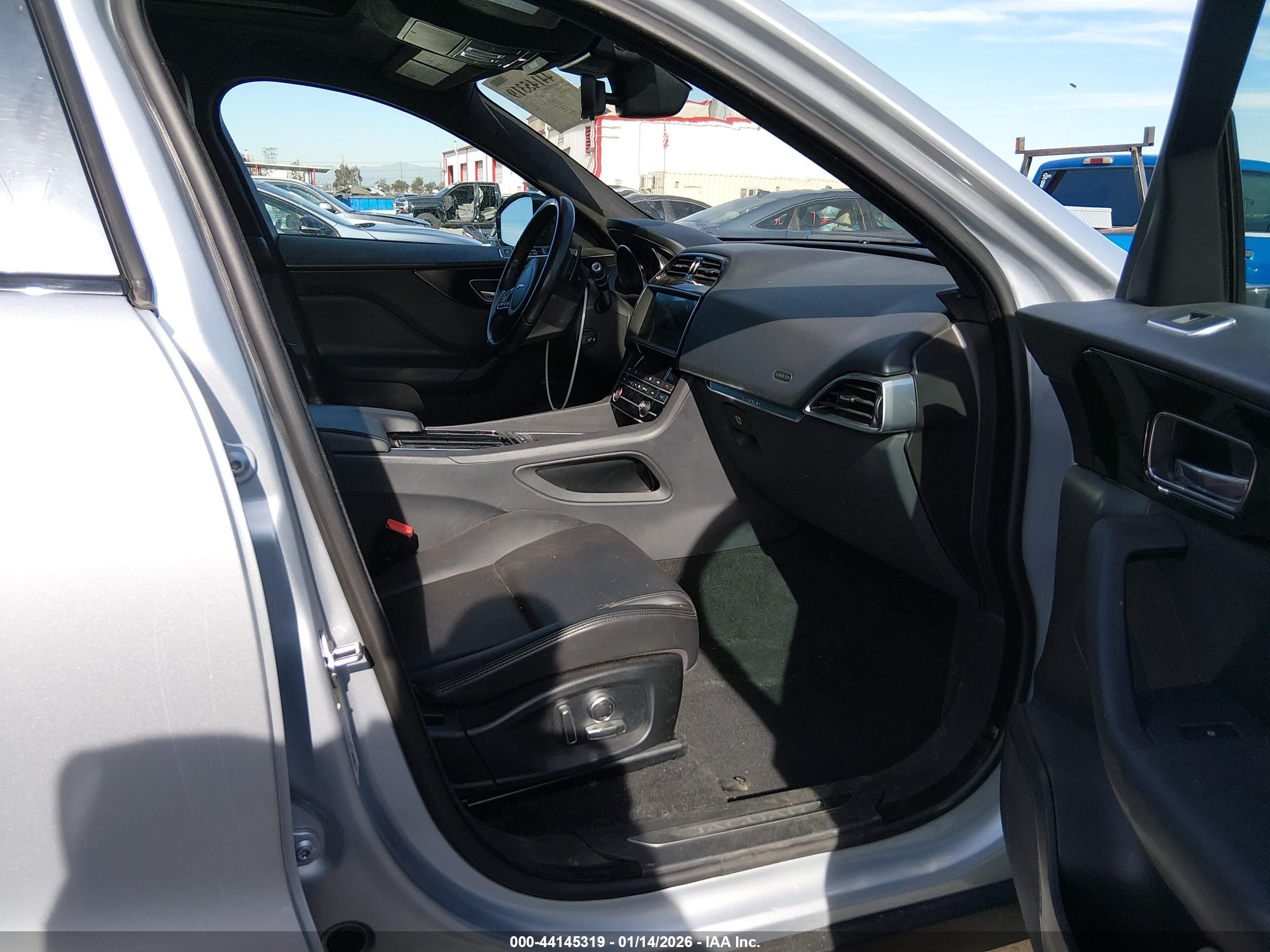 JAGUAR F-PACE image 5