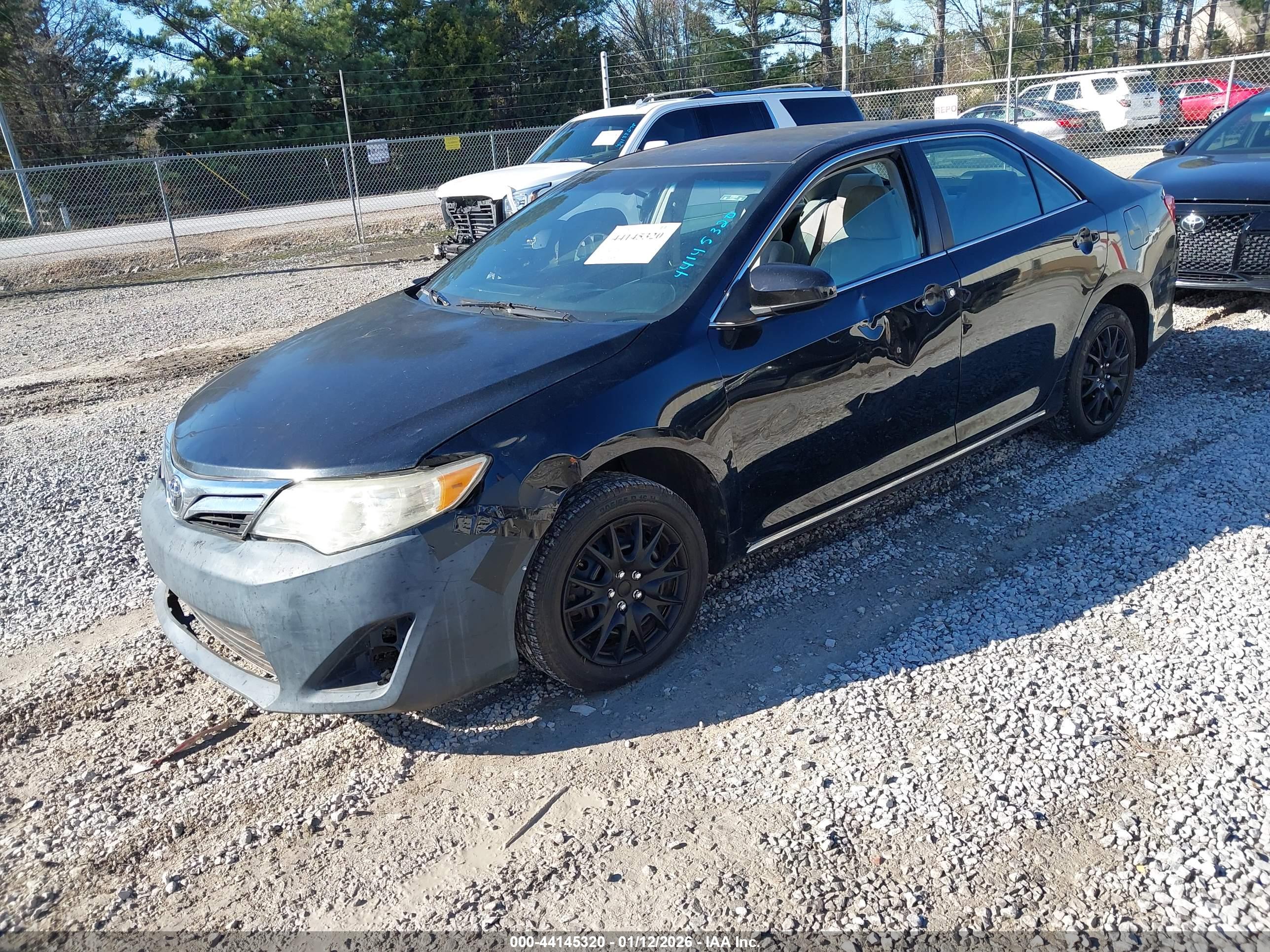 TOYOTA CAMRY image 2