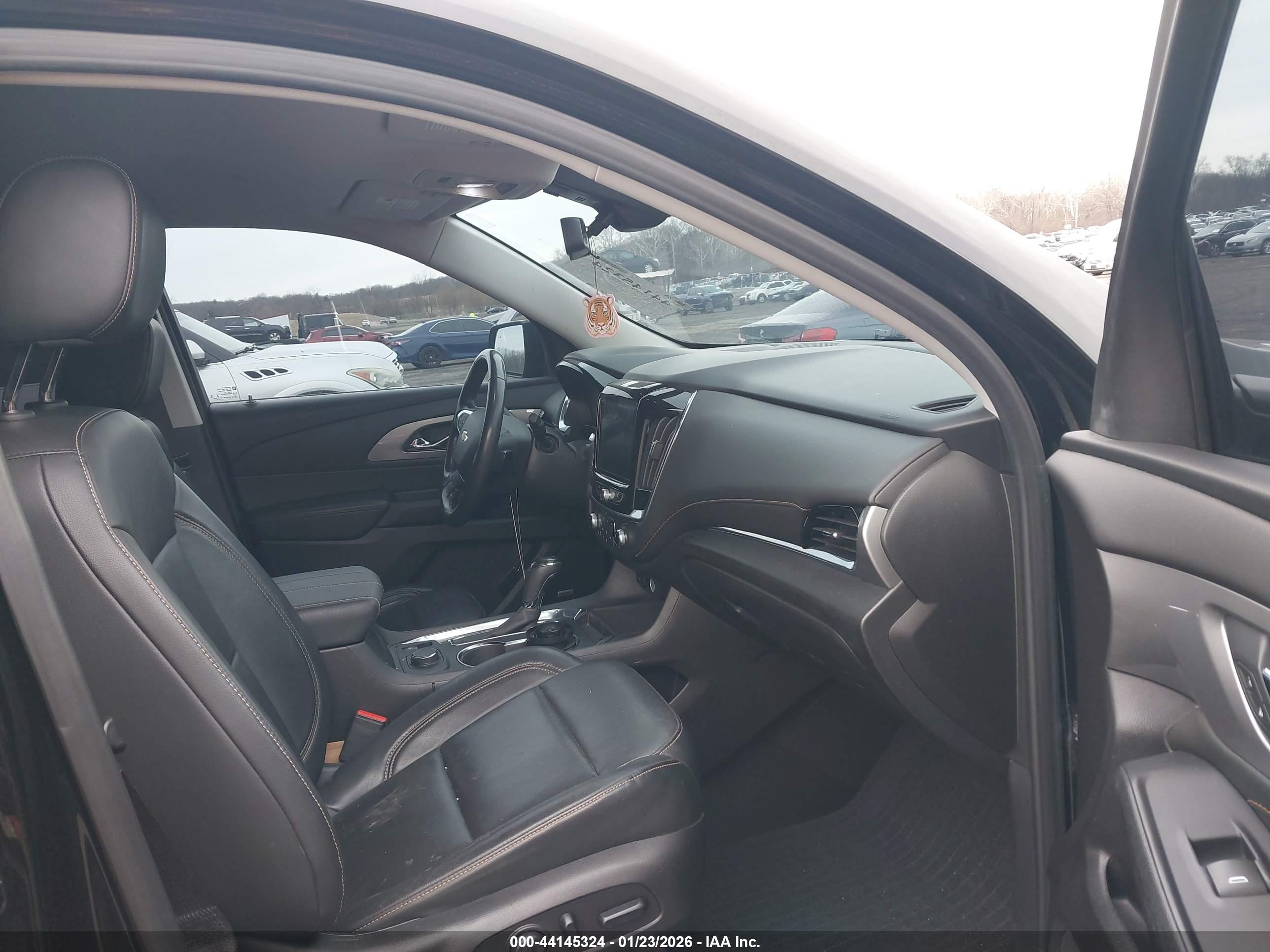 CHEVROLET TRAVERSE image 5
