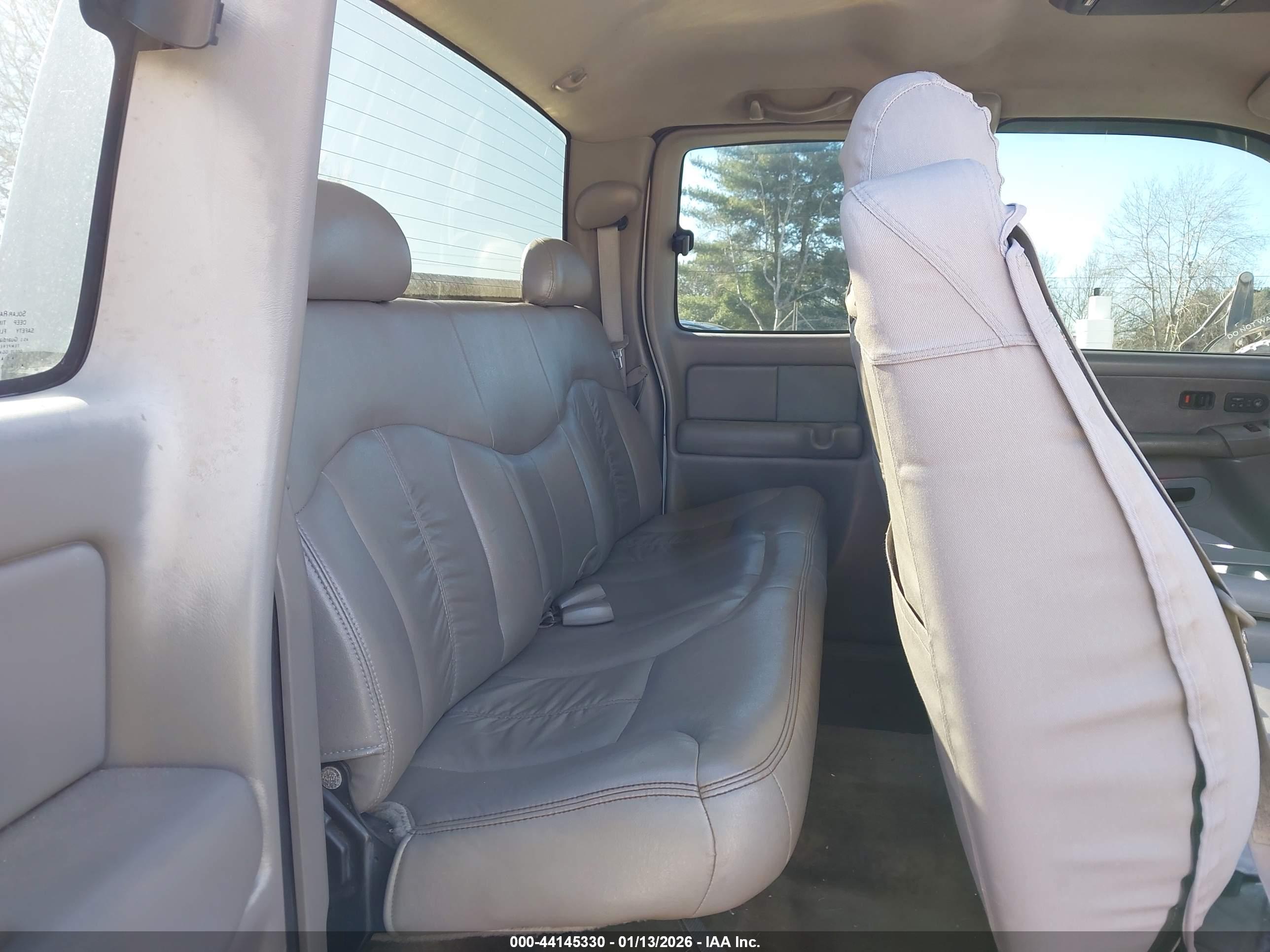 CHEVROLET SILVERADO image 8